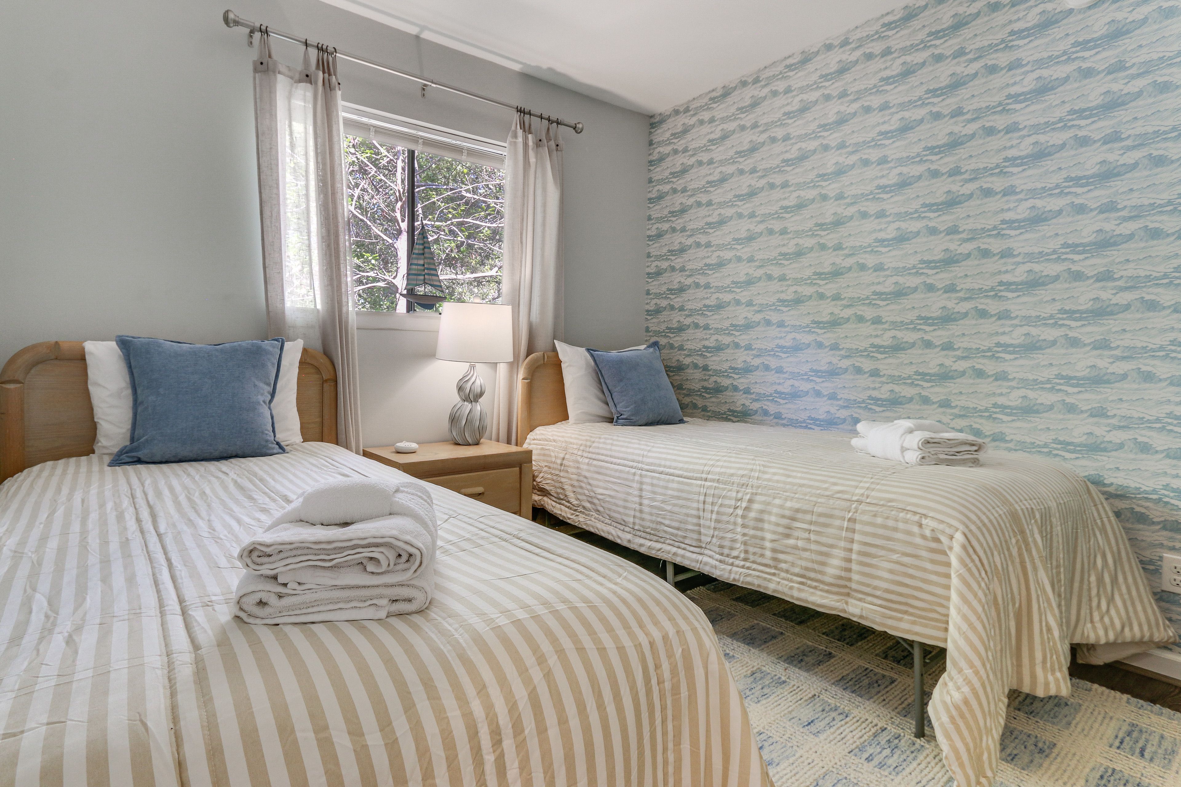 Bedroom 2 | 2 Twin Beds