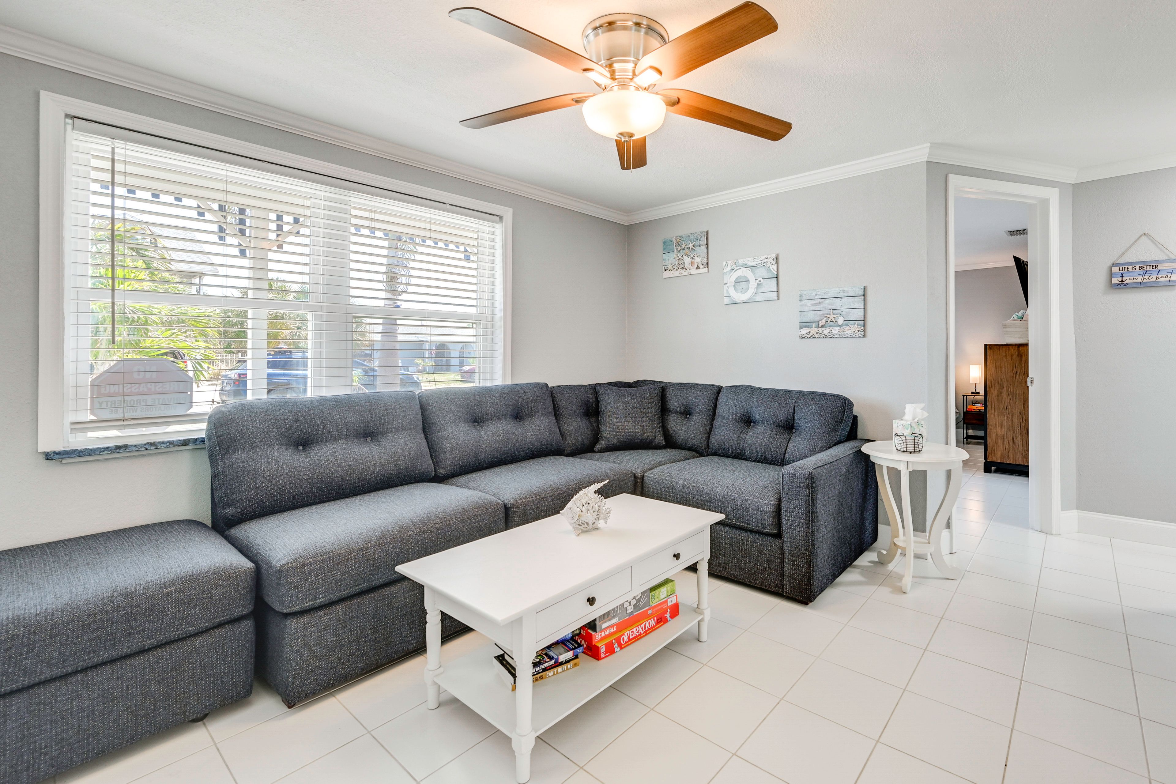 Living Room | Queen Sleeper Sofa