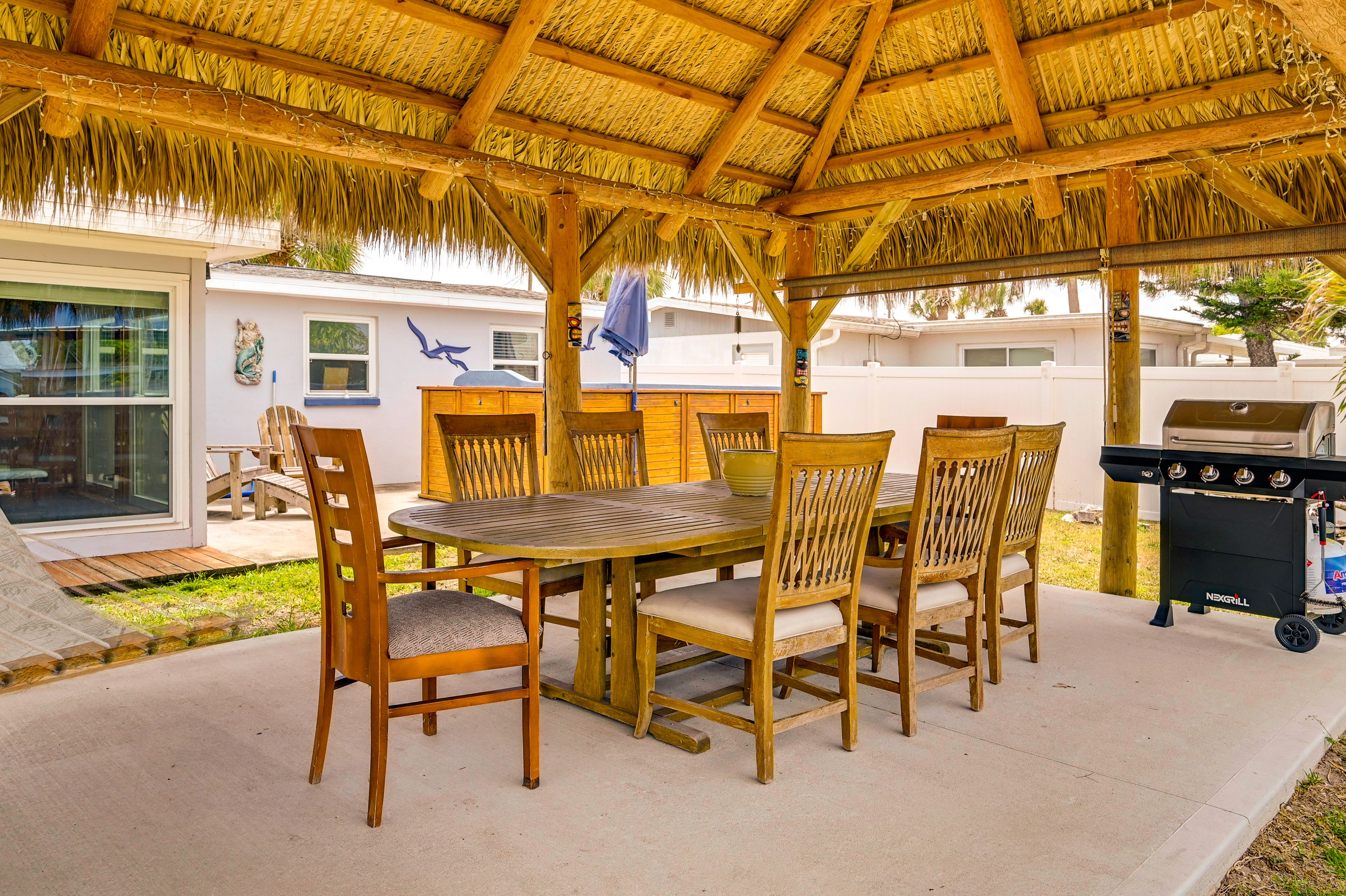 Patio | Gas Grill | Outdoor Dining