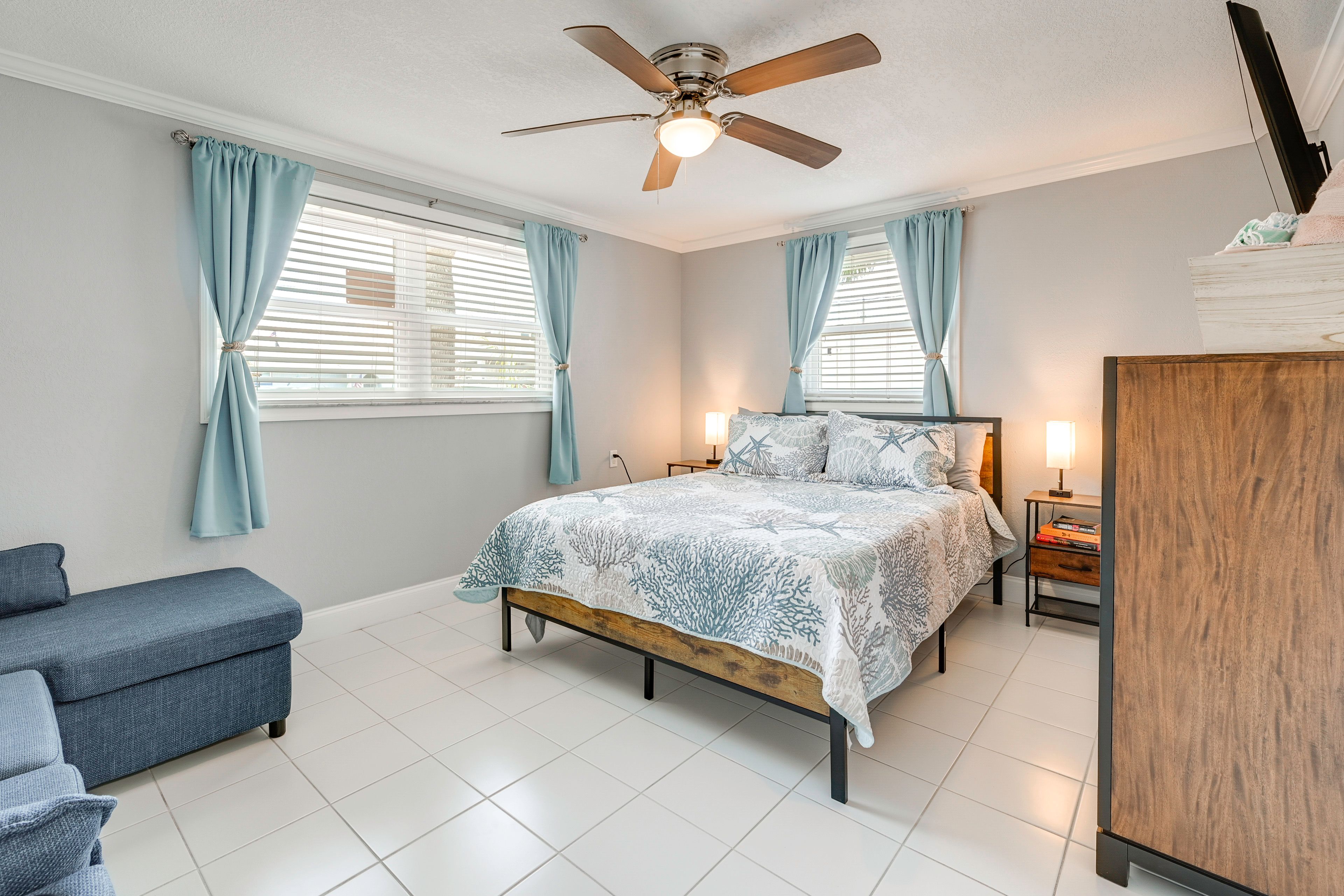 Bedroom 1 | Queen Bed | Queen Sleeper Sofa