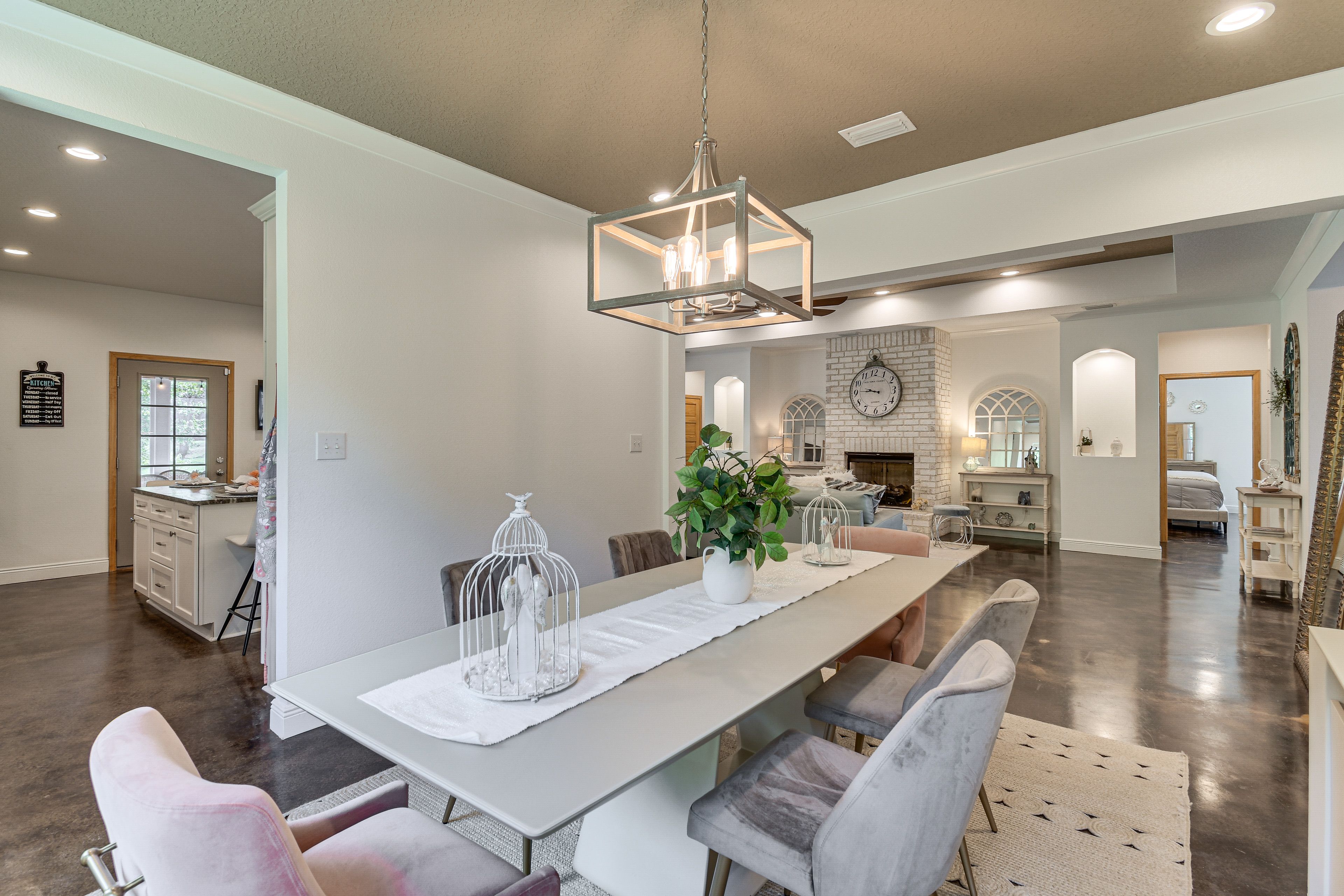 Dining Area | Dishware/Flatware Provided