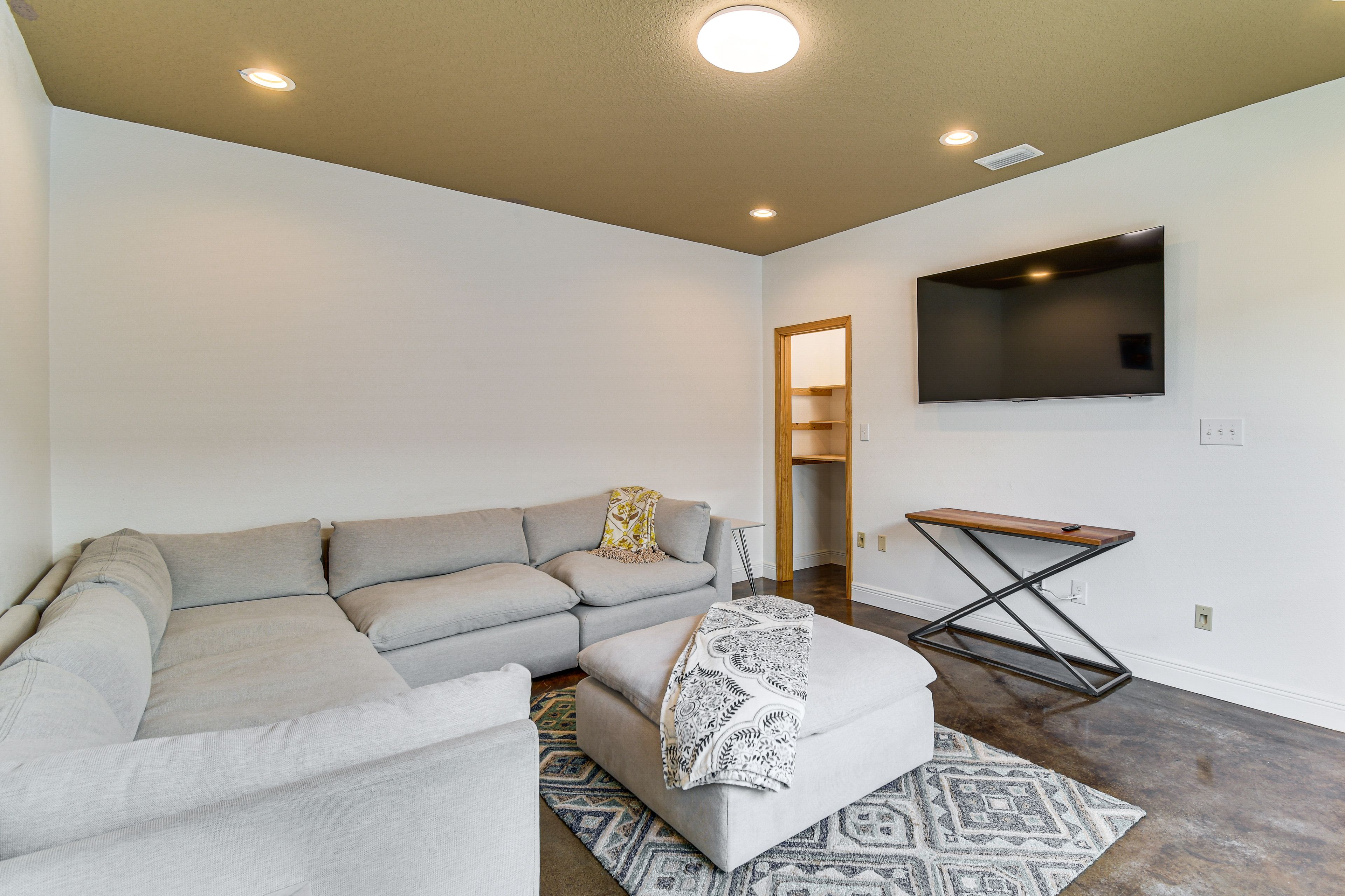Family Room | Smart TV