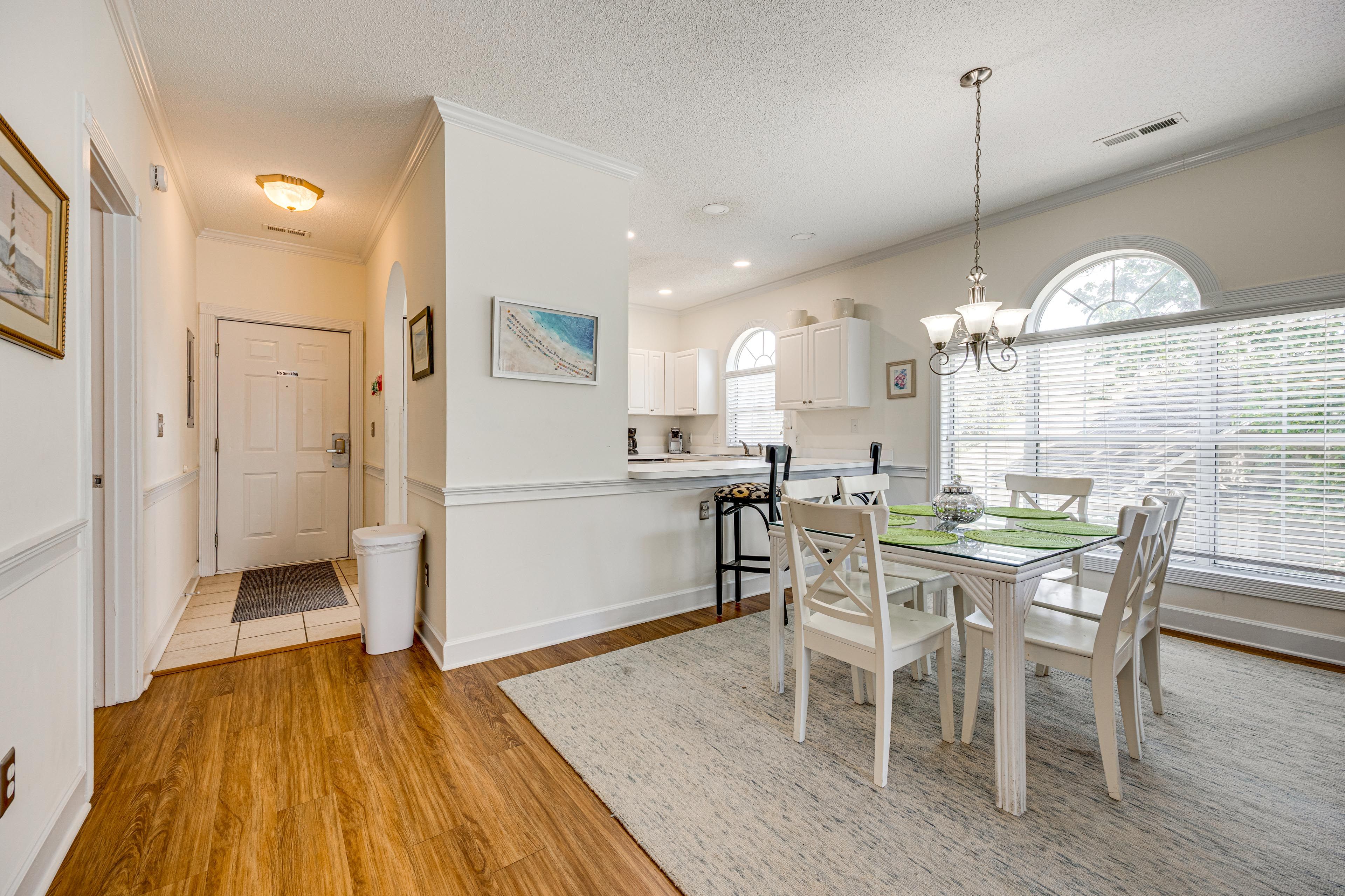 Dining Space | Single-Story Condo | 2nd Floor Unit