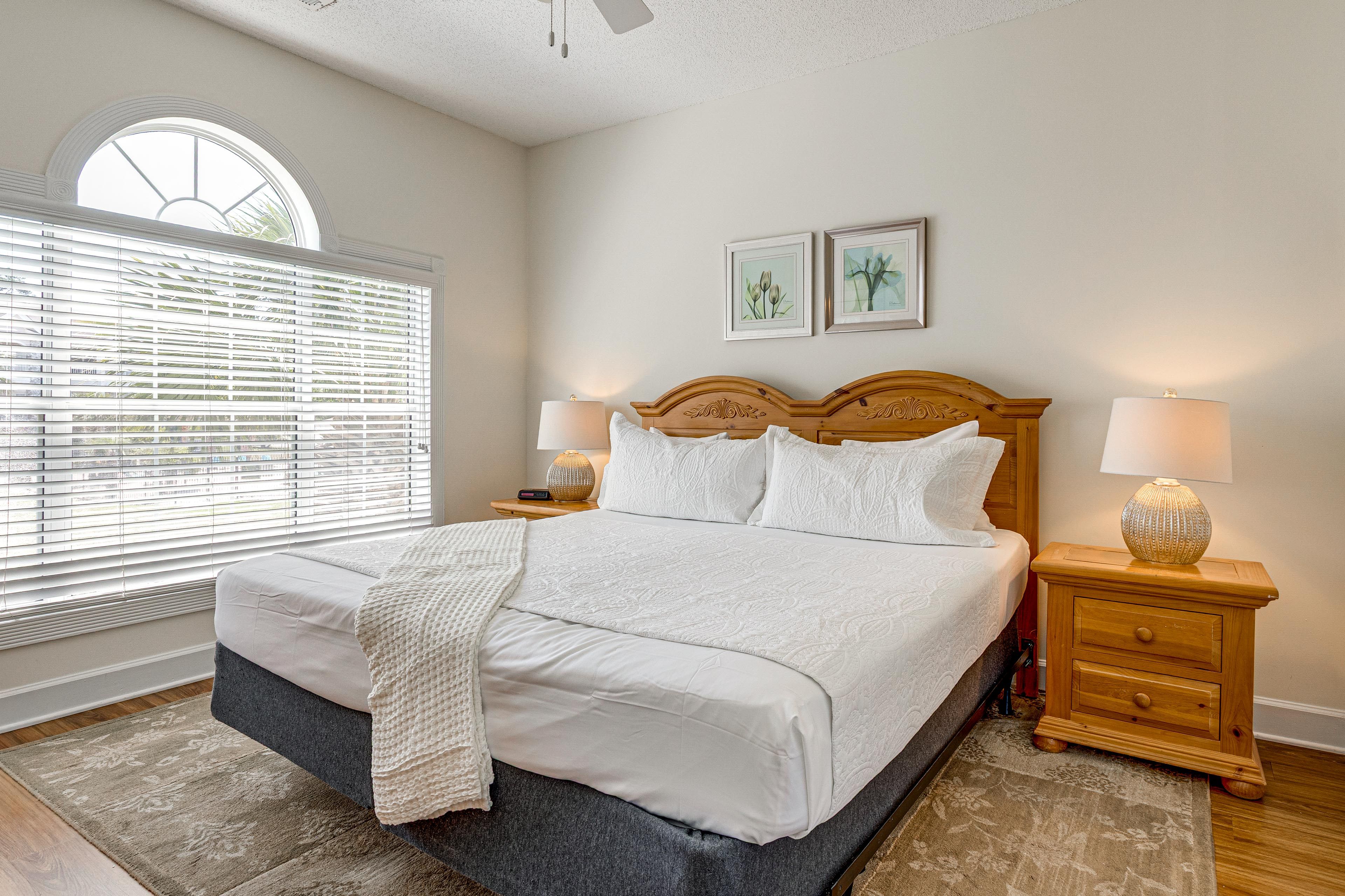 Bedroom 1 | King Bed