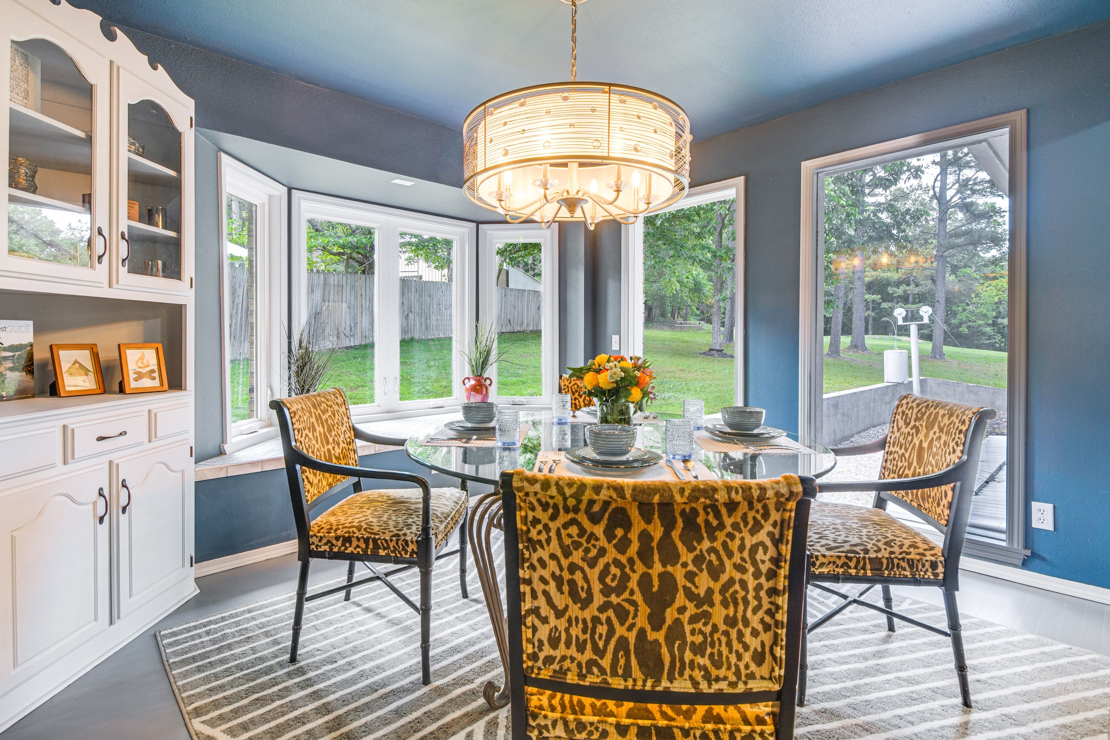 Dining Area | Dishes & Flatware Provided