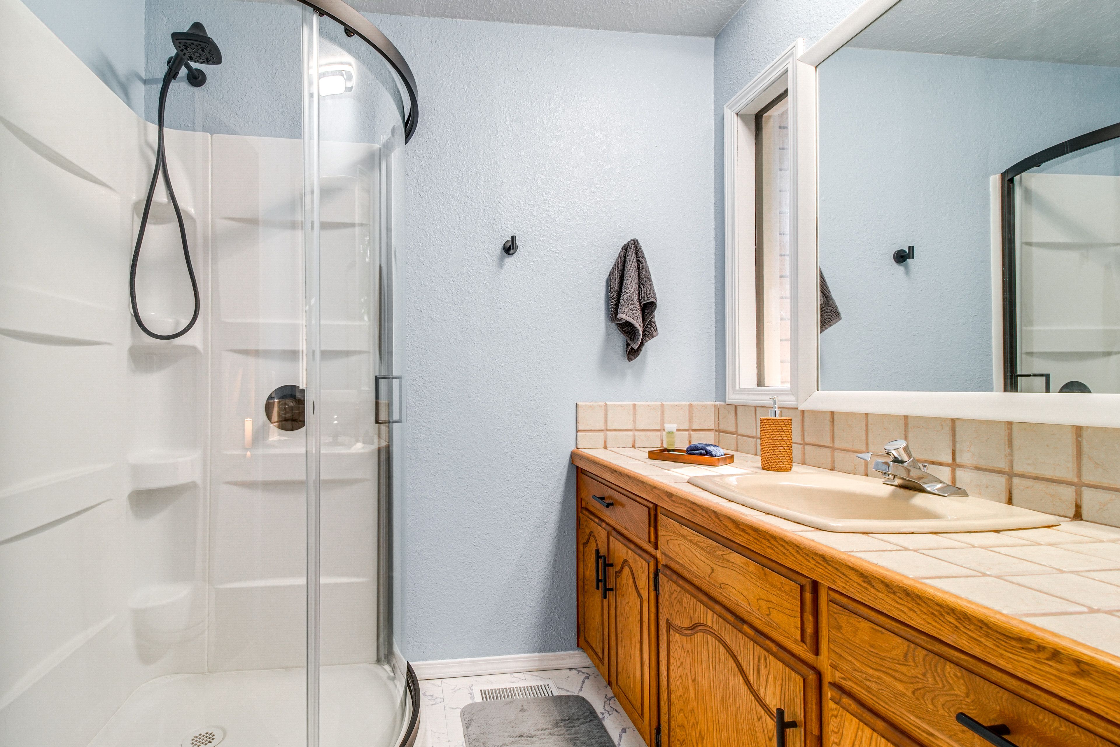 En-Suite Bathroom | Towels & Linens Provided