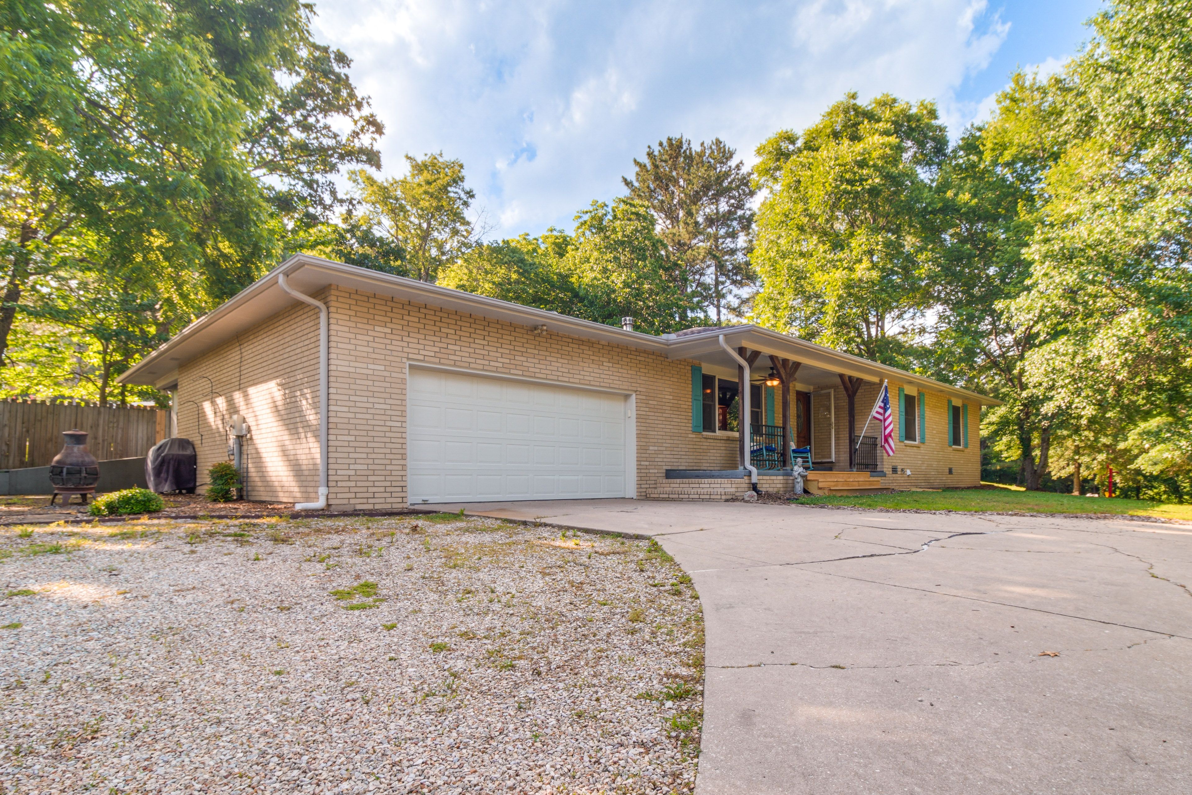 Exterior | Side Patio | Grill | Fire Pit