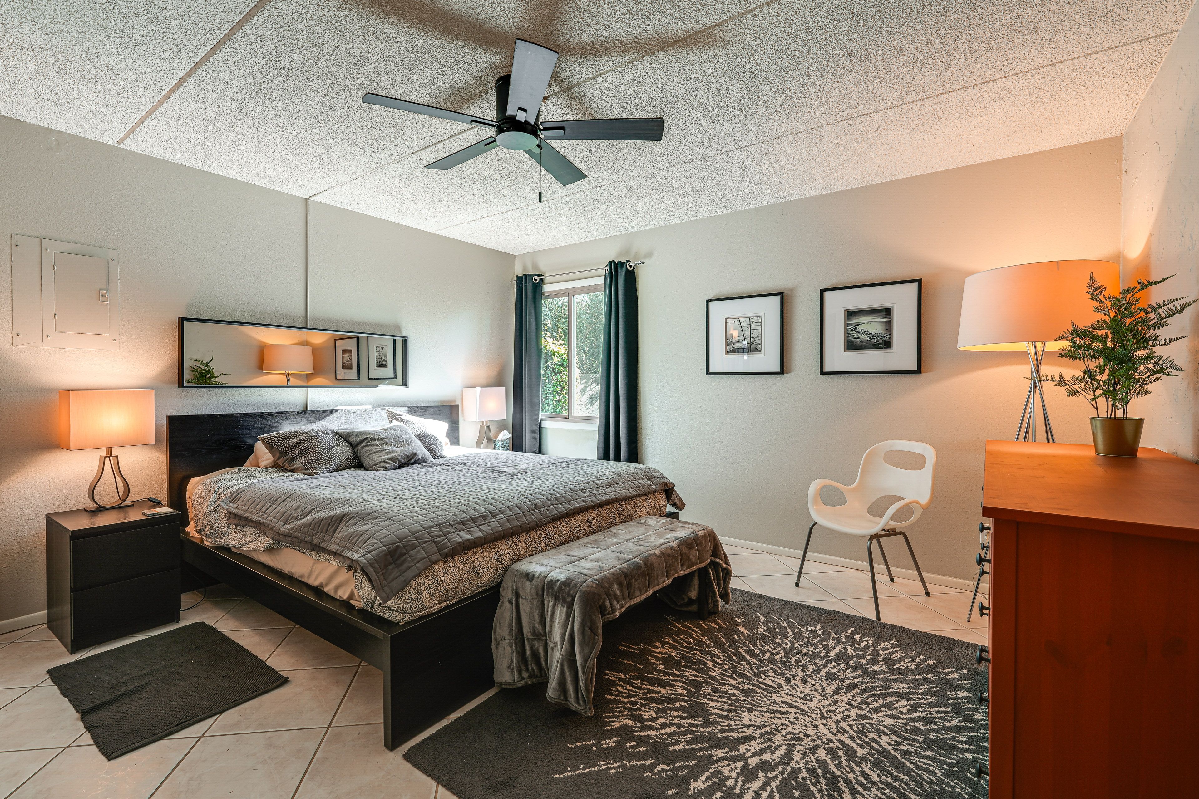 Bedroom 1 | King Bed