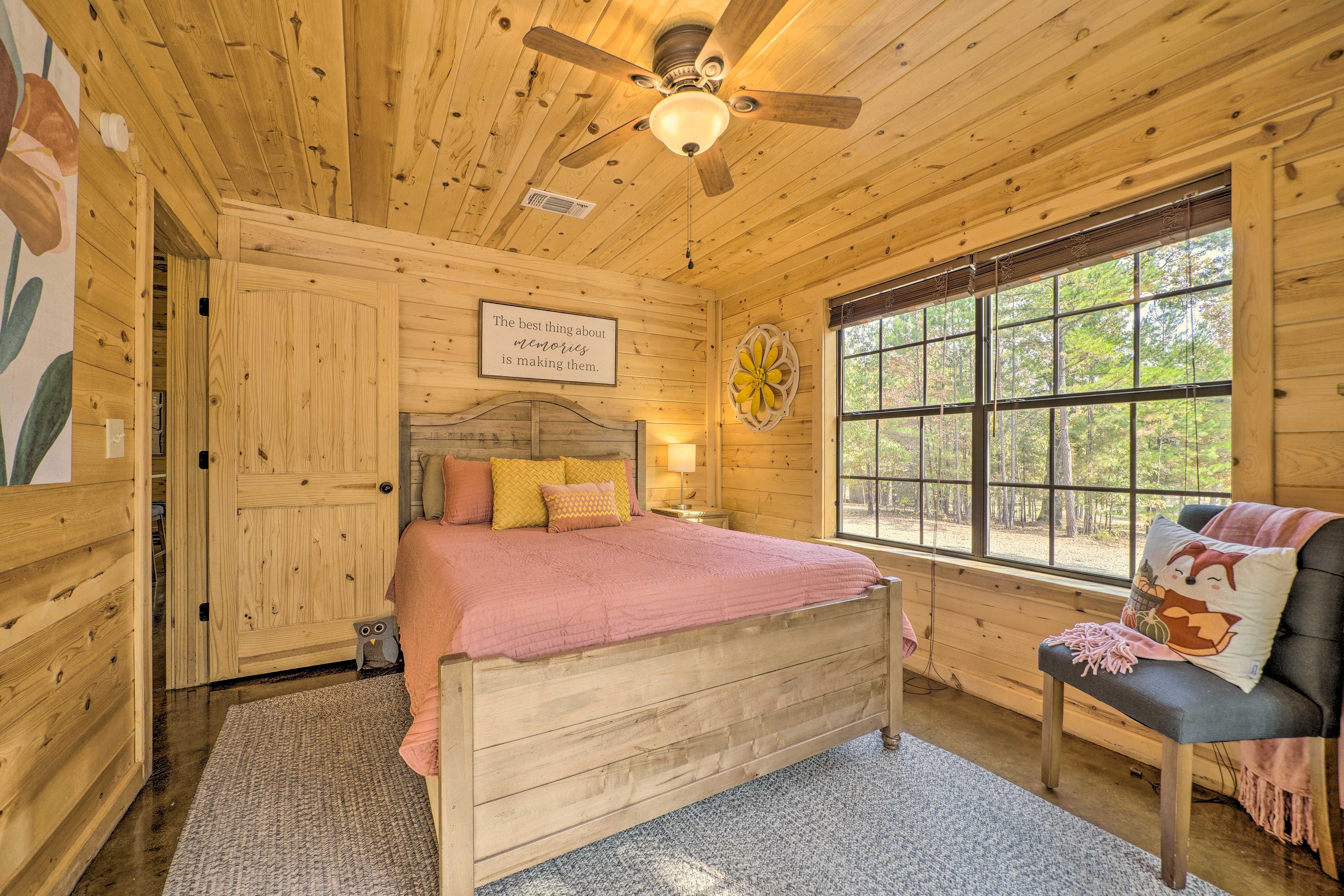 Bedroom 2 | Queen Bed | Cabin 1 | 1st Floor
