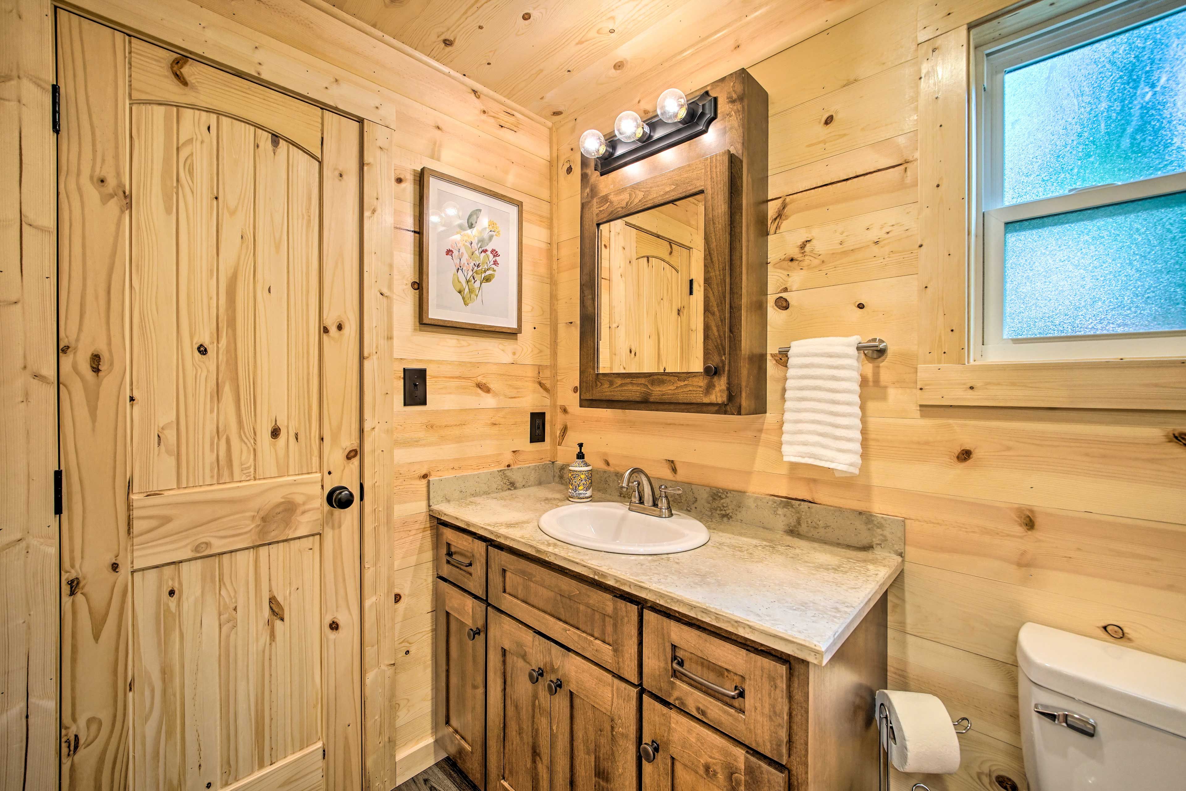 Full Bathroom | Cabin 2