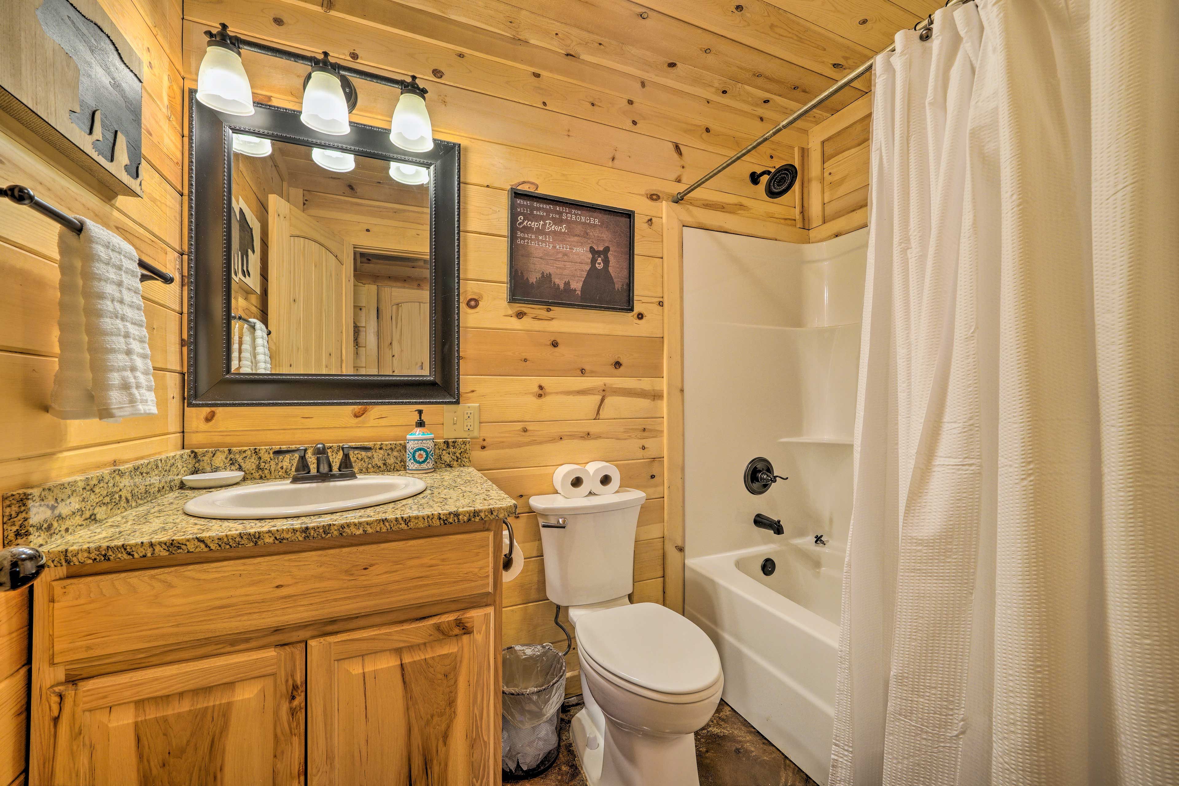 Full Bathroom | Cabin 1 | 1st Floor