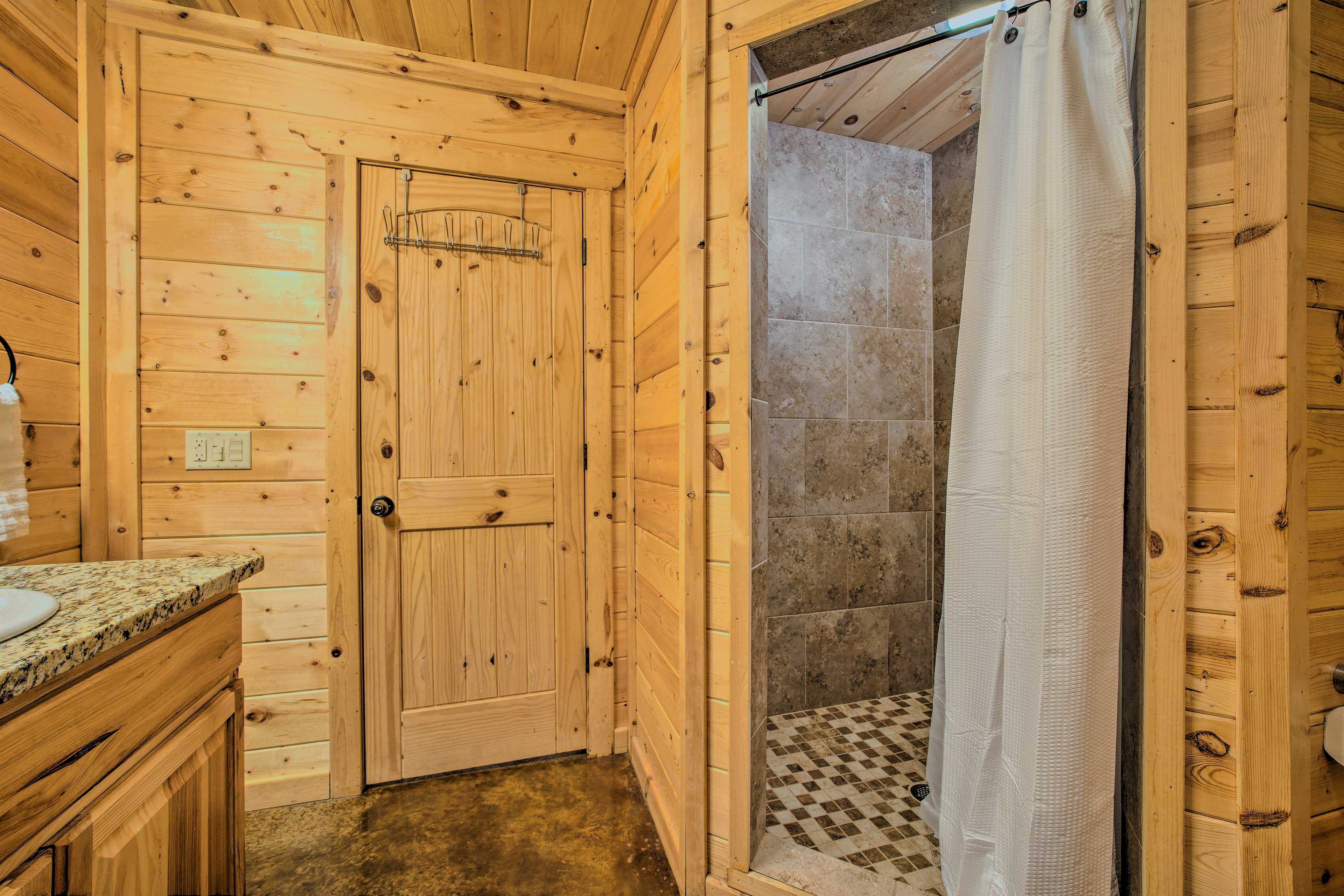 En-Suite Bathroom | Cabin 1 | 1st Floor