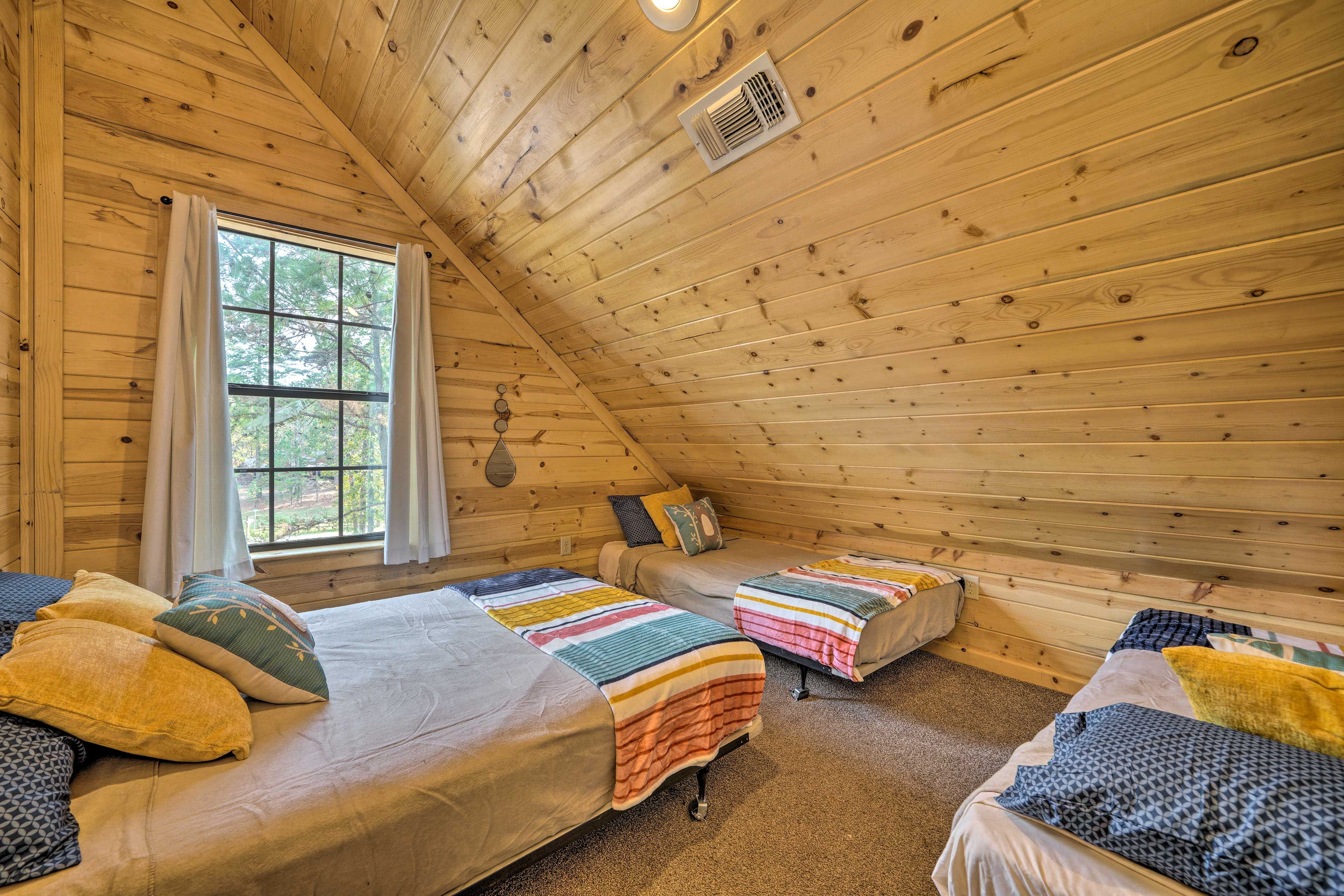 Bedroom 3 | Full Bed | 2 Twin Beds | Cabin 1 | 2nd Floor
