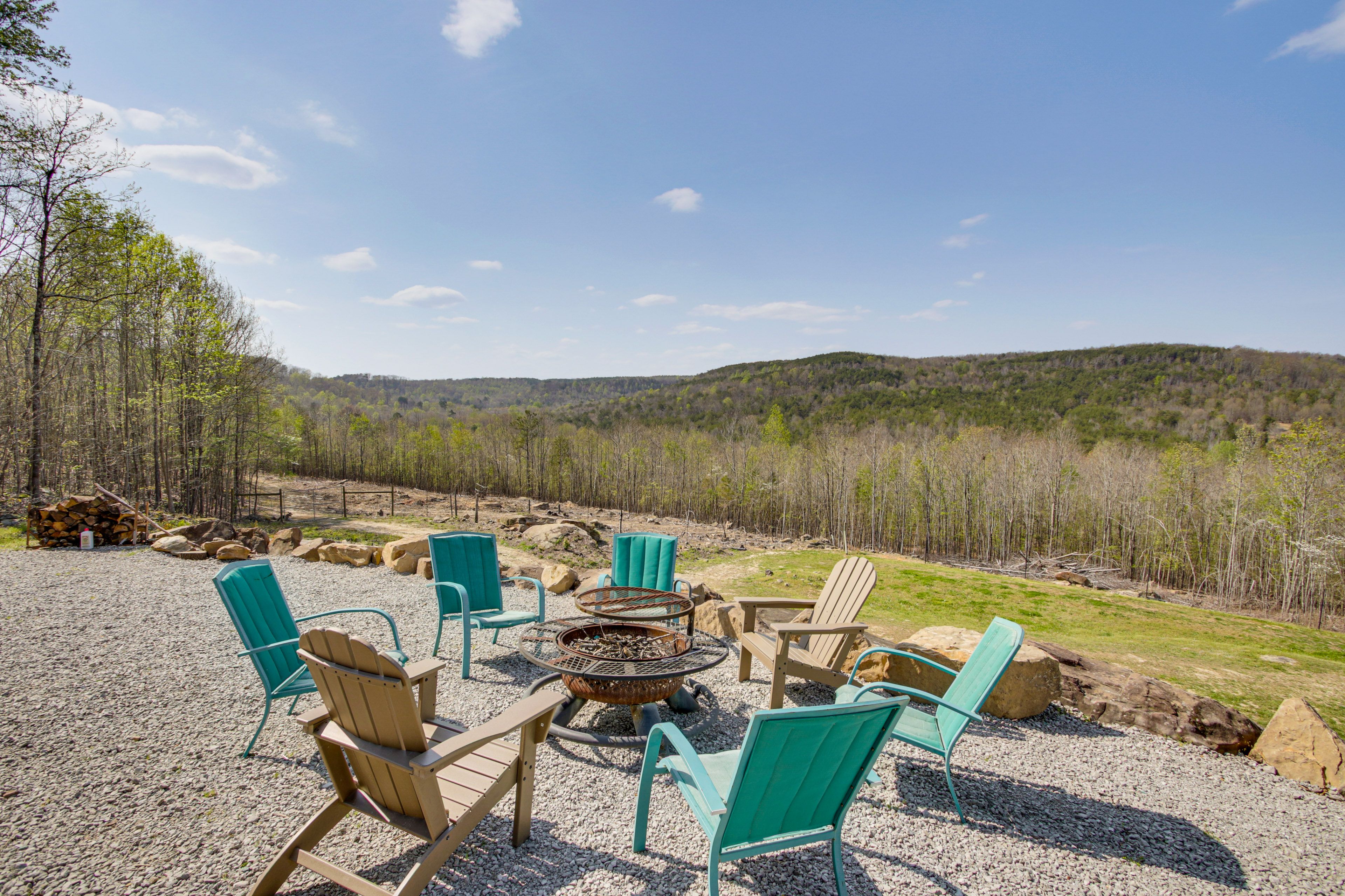 Tuscumbia Vacation Rental | 4BR | 4.5BA | 4,000 Sq Ft