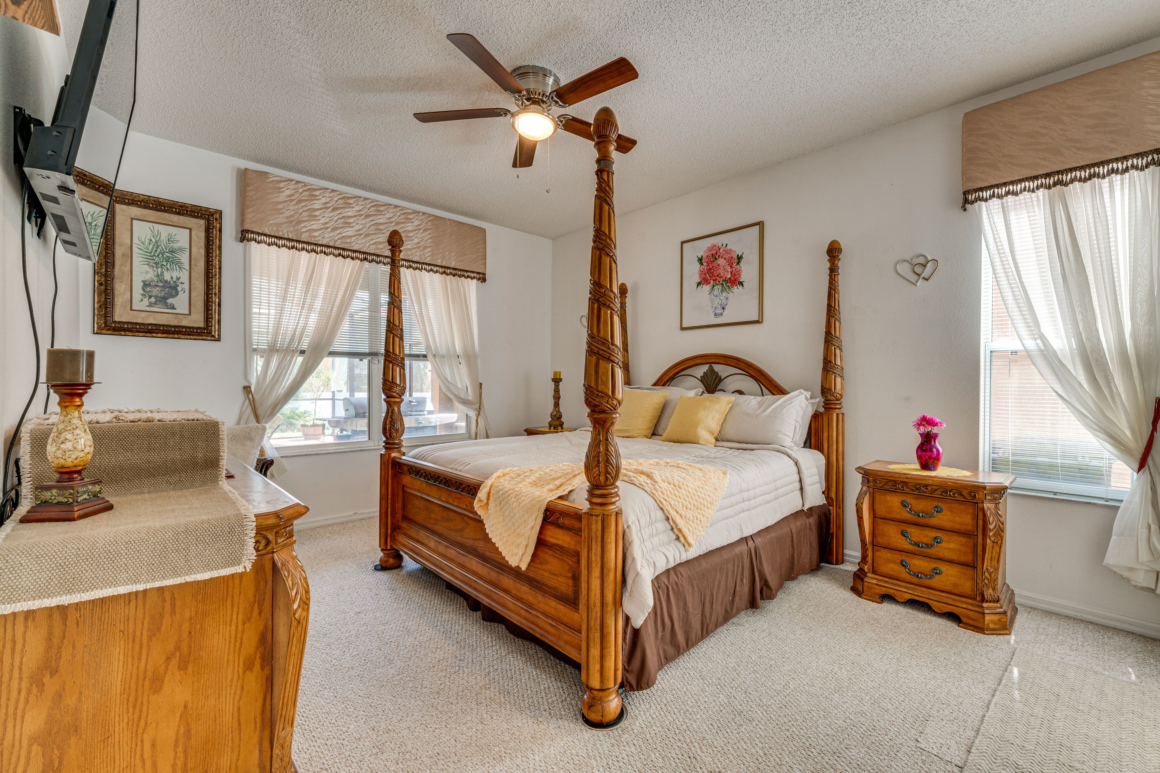 Bedroom 1 | King Bed | 1st Floor
