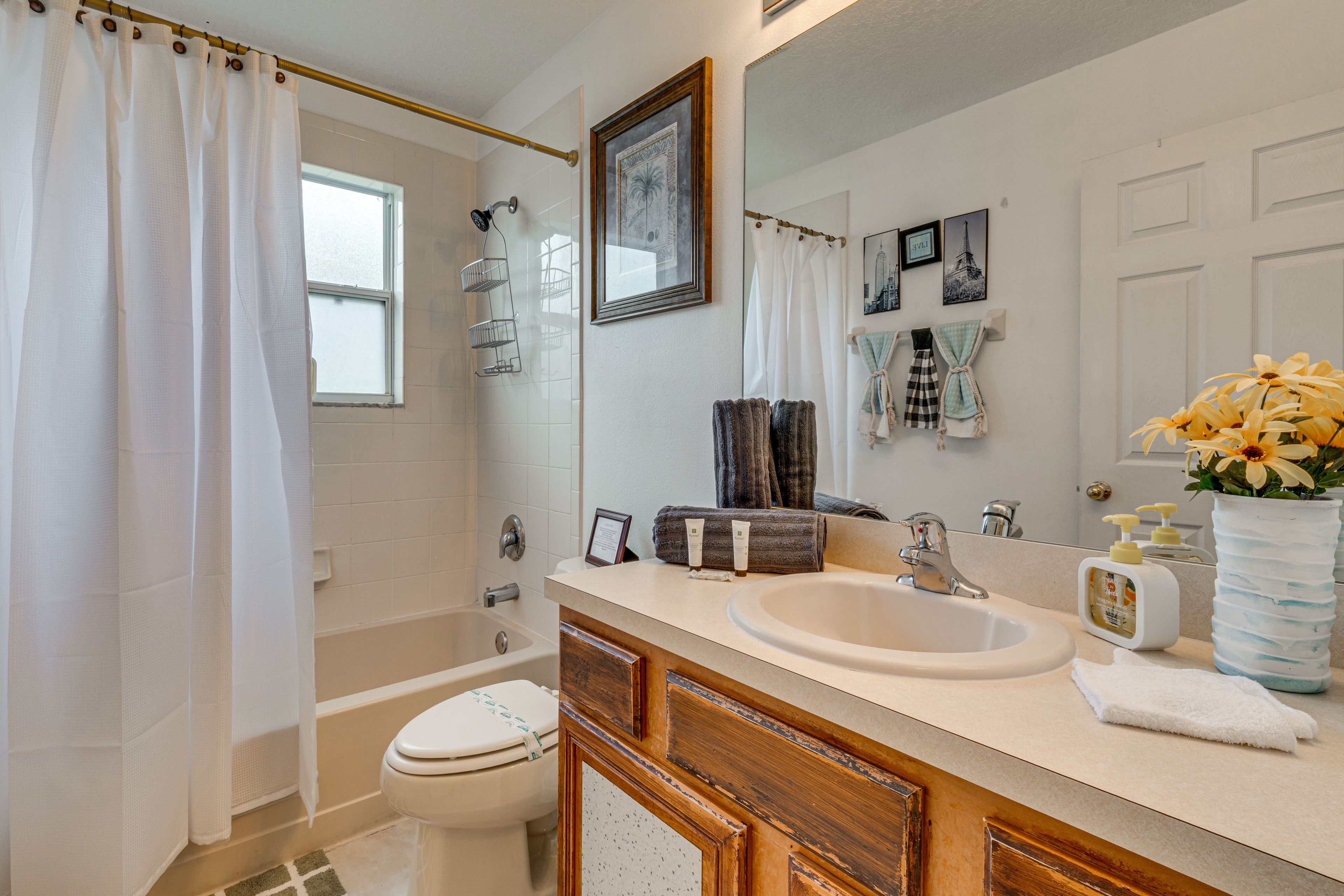 Bathroom | 2nd Floor