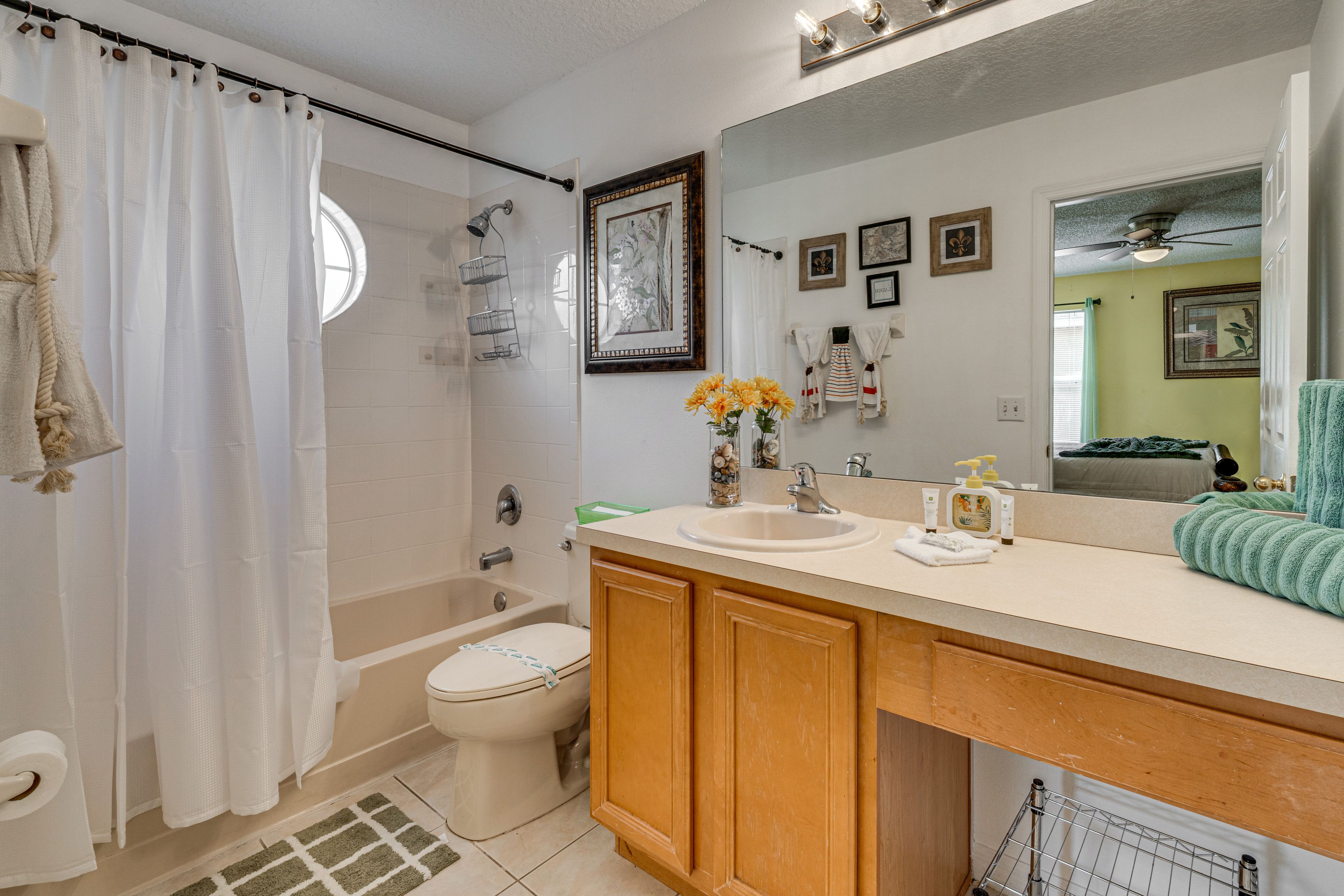 Bathroom | 2nd Floor
