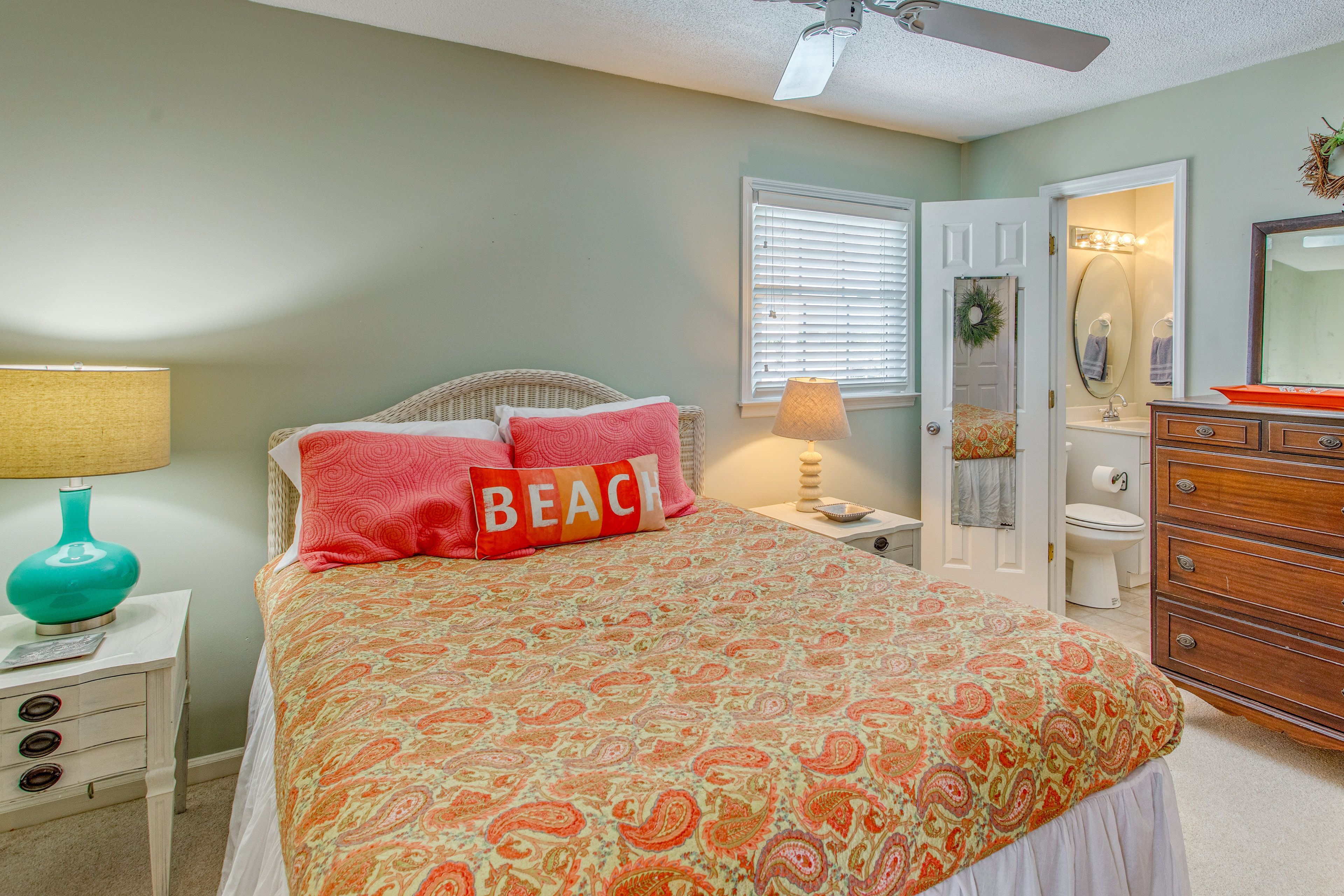 Bedroom 3 | Queen Bed