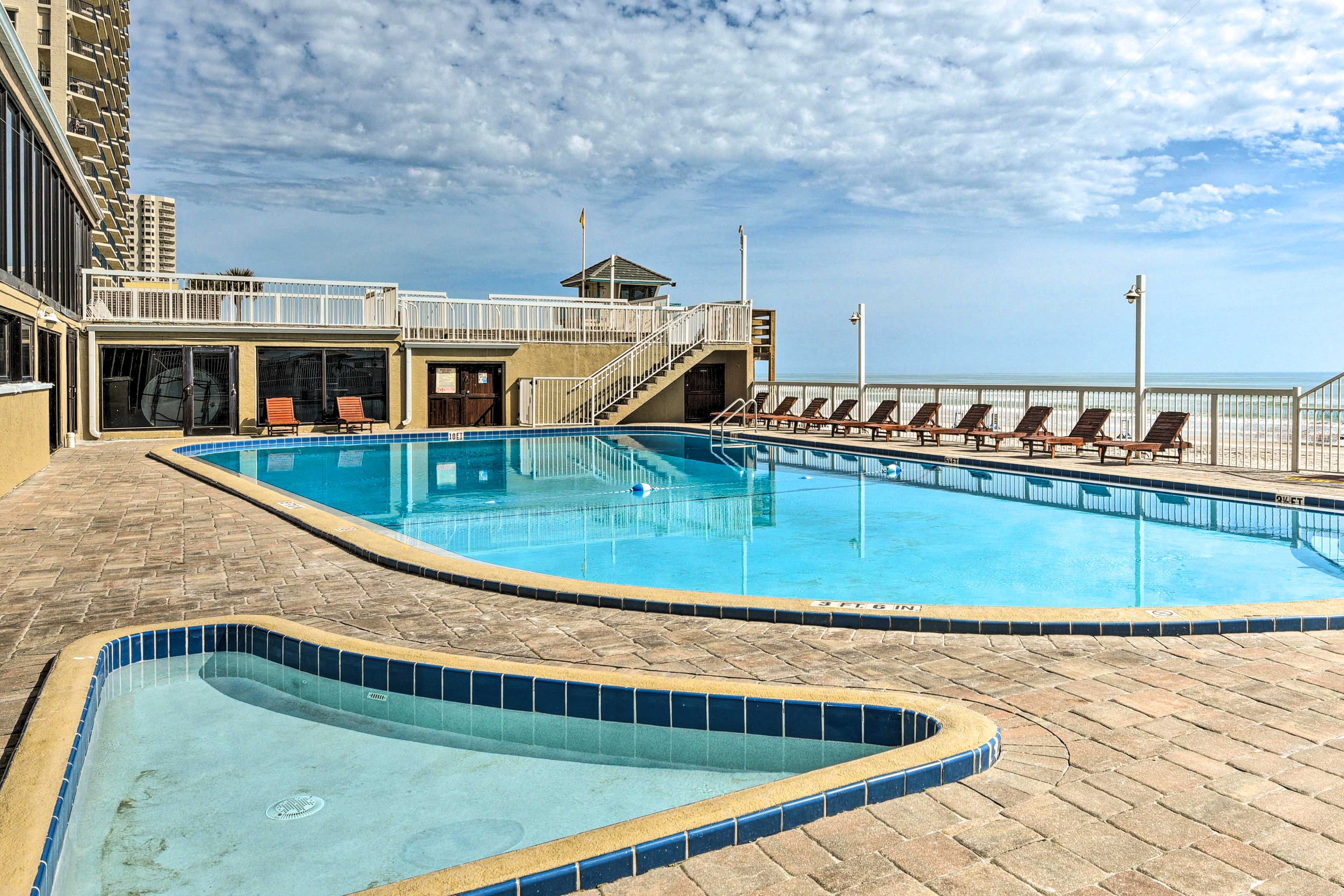 Pirate's Cove | Community Amenities