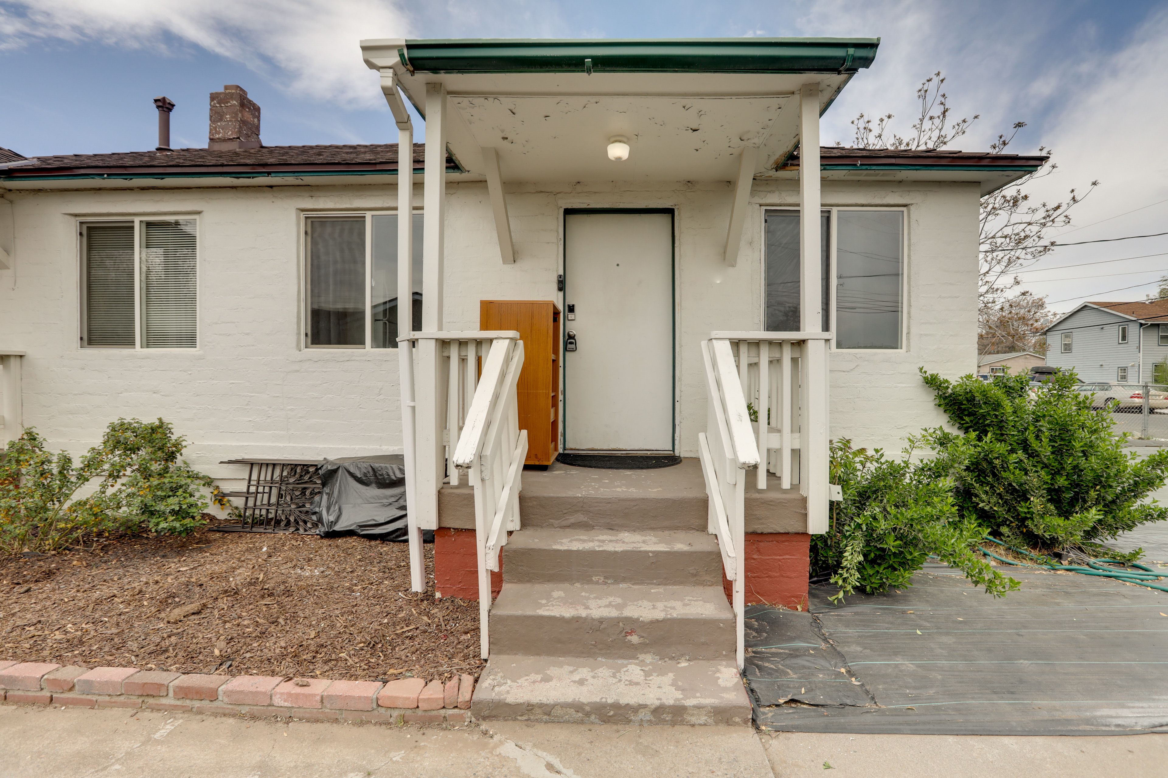 Property Exterior | Free Street Parking