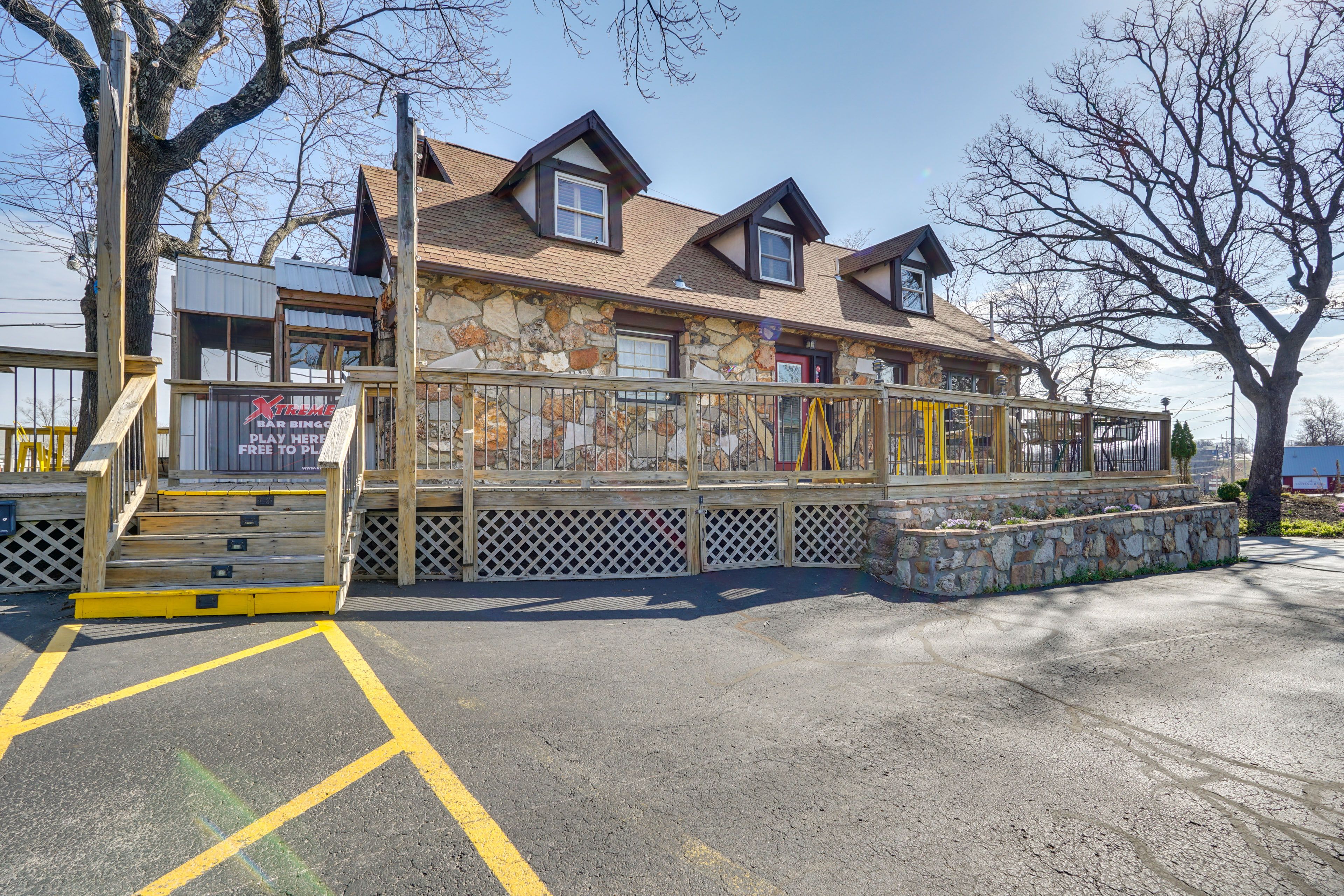 Eagle's Nest Motel & Lounge | Community Amenities