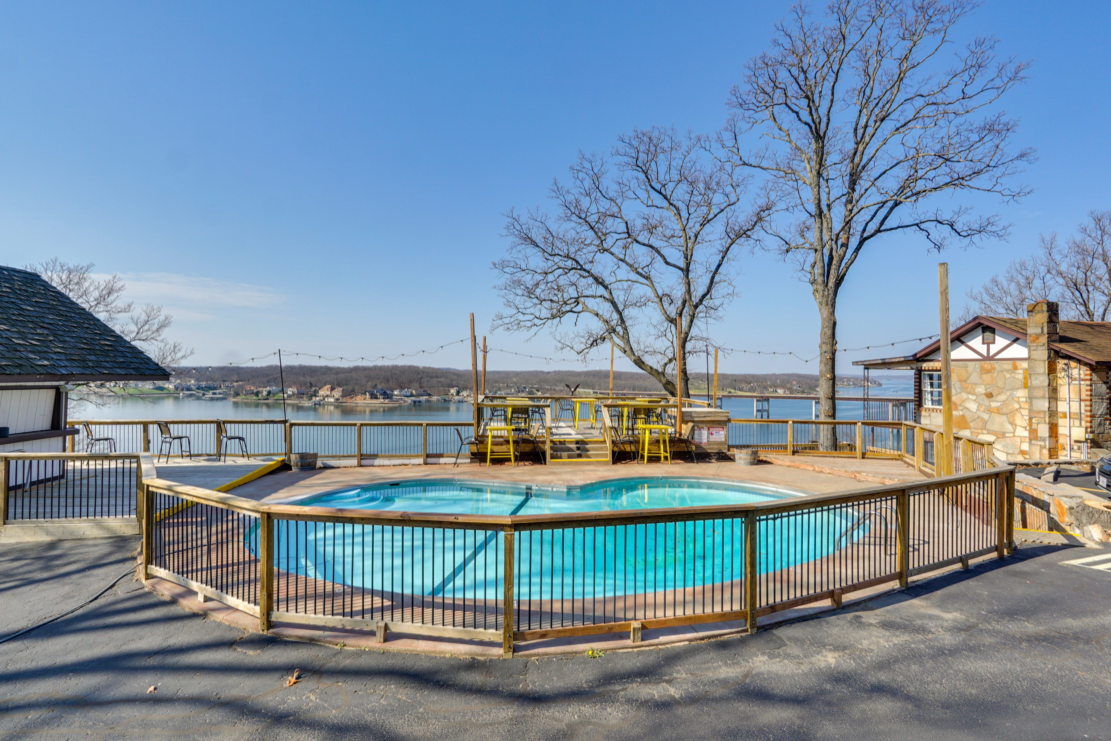 Eagle's Nest Motel & Lounge | Community Pool