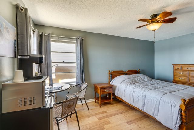 Room 6 at Eagles Nest Motel & Lounge, Lake Ozark, photo 2 of 6