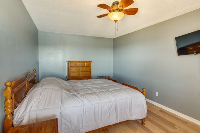 Room 6 at Eagles Nest Motel & Lounge, Lake Ozark, photo 4 of 6