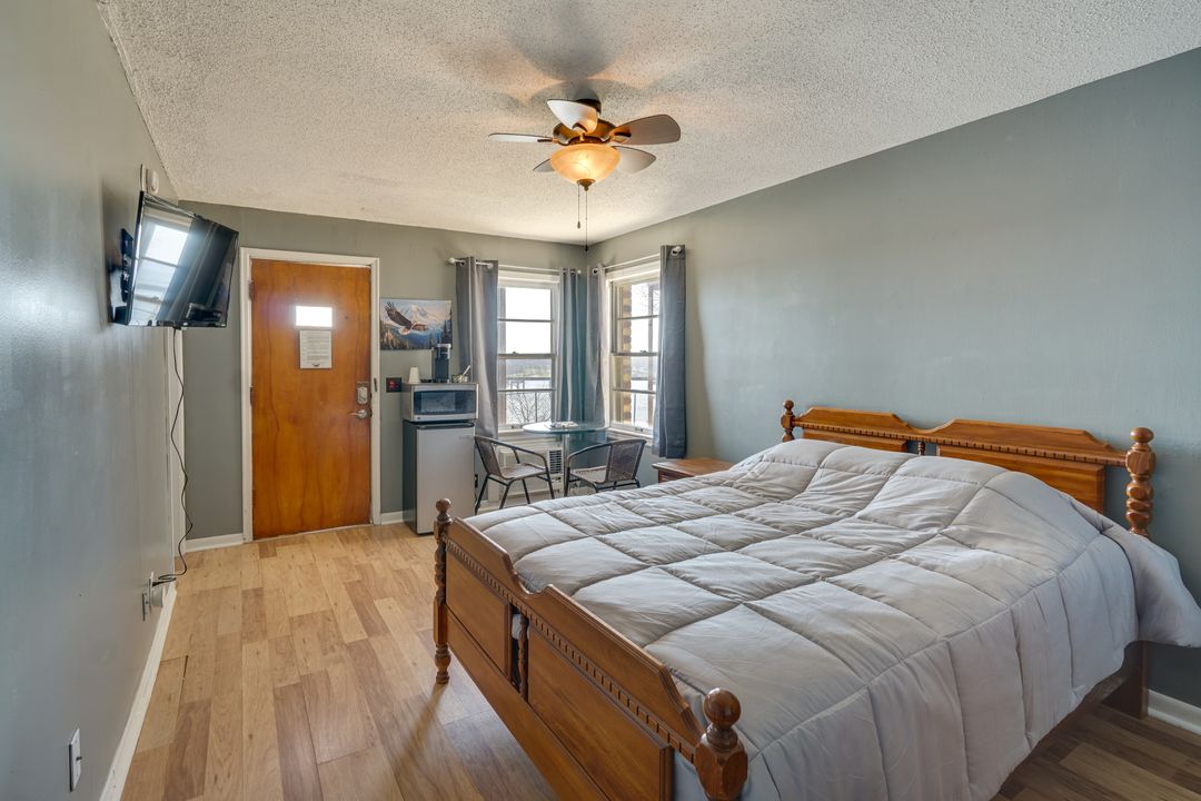 Room 6 at Eagles Nest Motel & Lounge, Lake Ozark, photo 1 of 6