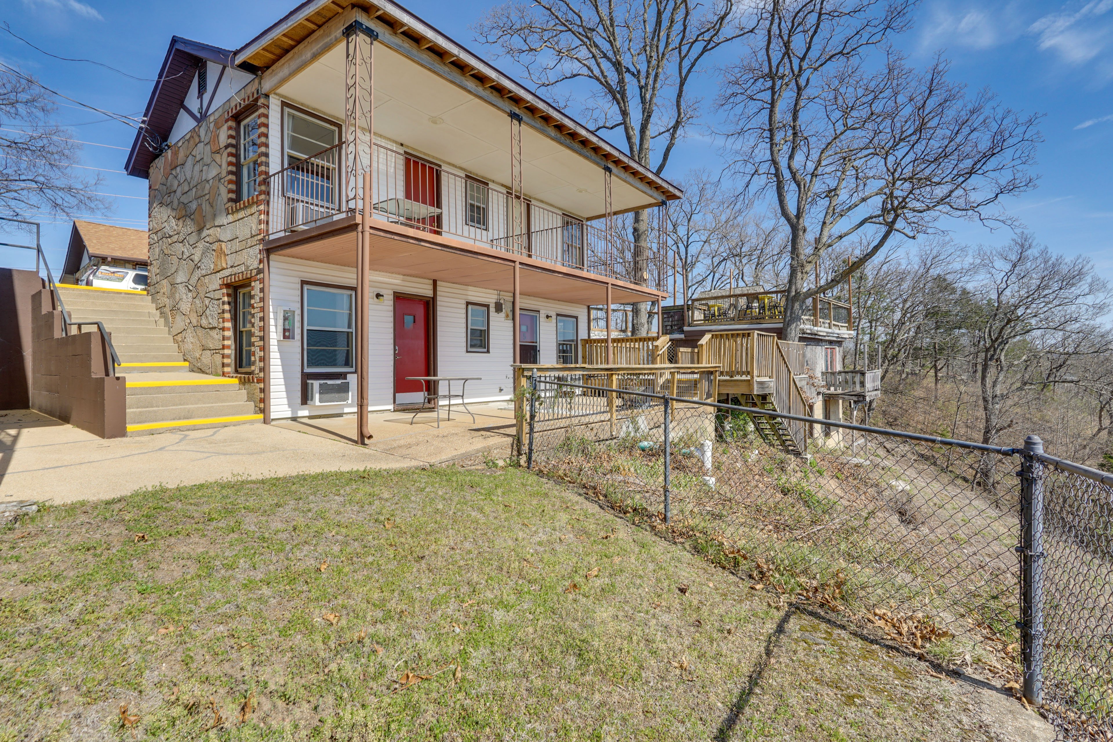 Exterior | Community Parking Lot (First-Come, First-Served)