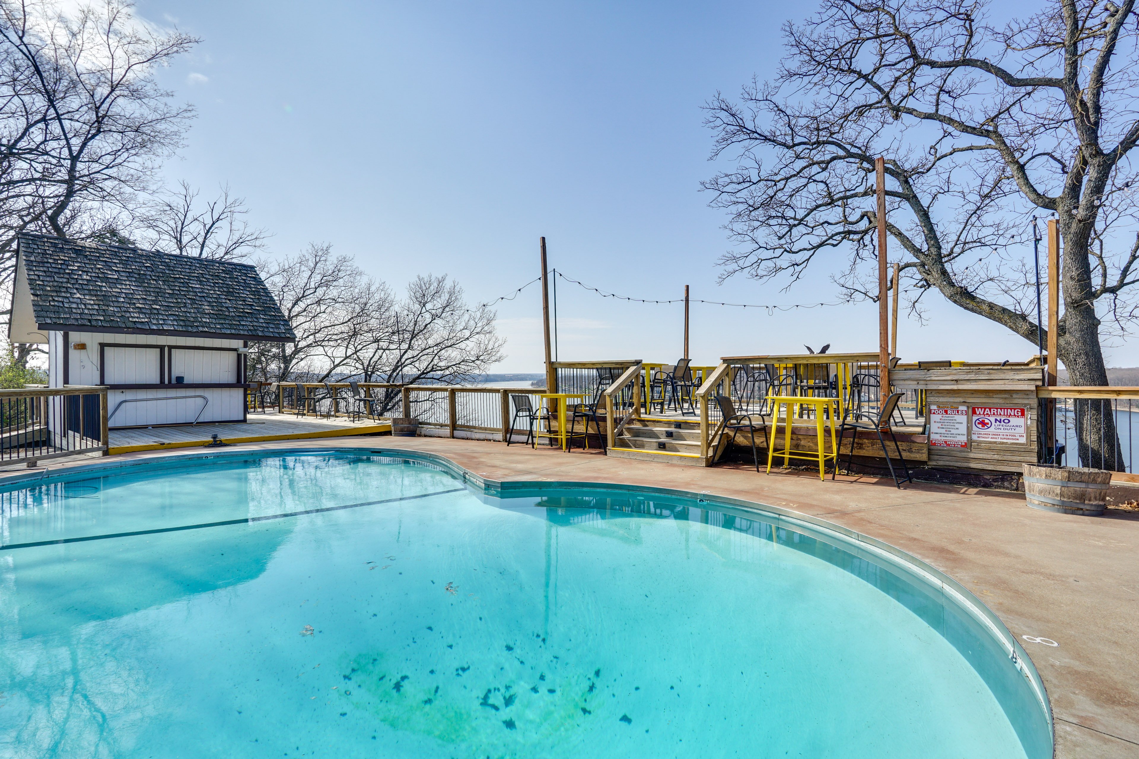 Eagle's Nest Motel & Lounge | Community Pool