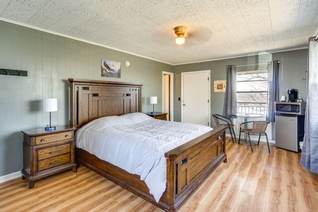 Room 4 at Eagles Nest Motel & Lounge, Lake Ozark, photo 2 of 6