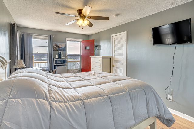 Room 5 at Eagles Nest Motel & Lounge, Lake Ozark, photo 3 of 6
