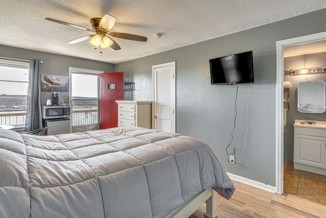 Room 5 at Eagles Nest Motel & Lounge, Lake Ozark, photo 5 of 6