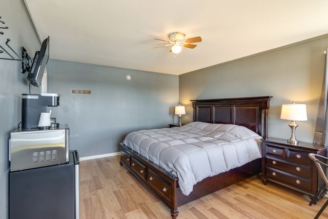 Room 7 at Eagles Nest Motel & Lounge, Lake Ozark, photo 2 of 6