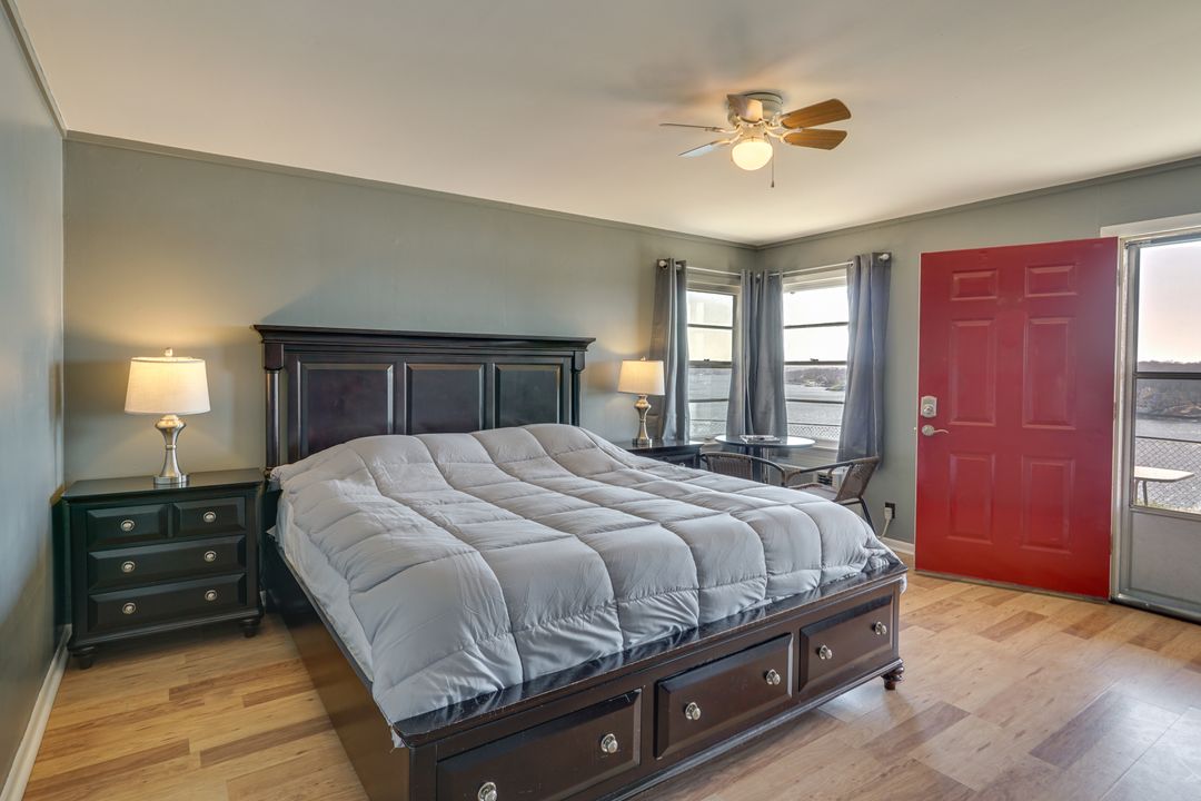 Room 7 at Eagles Nest Motel & Lounge, Lake Ozark, photo 1 of 6