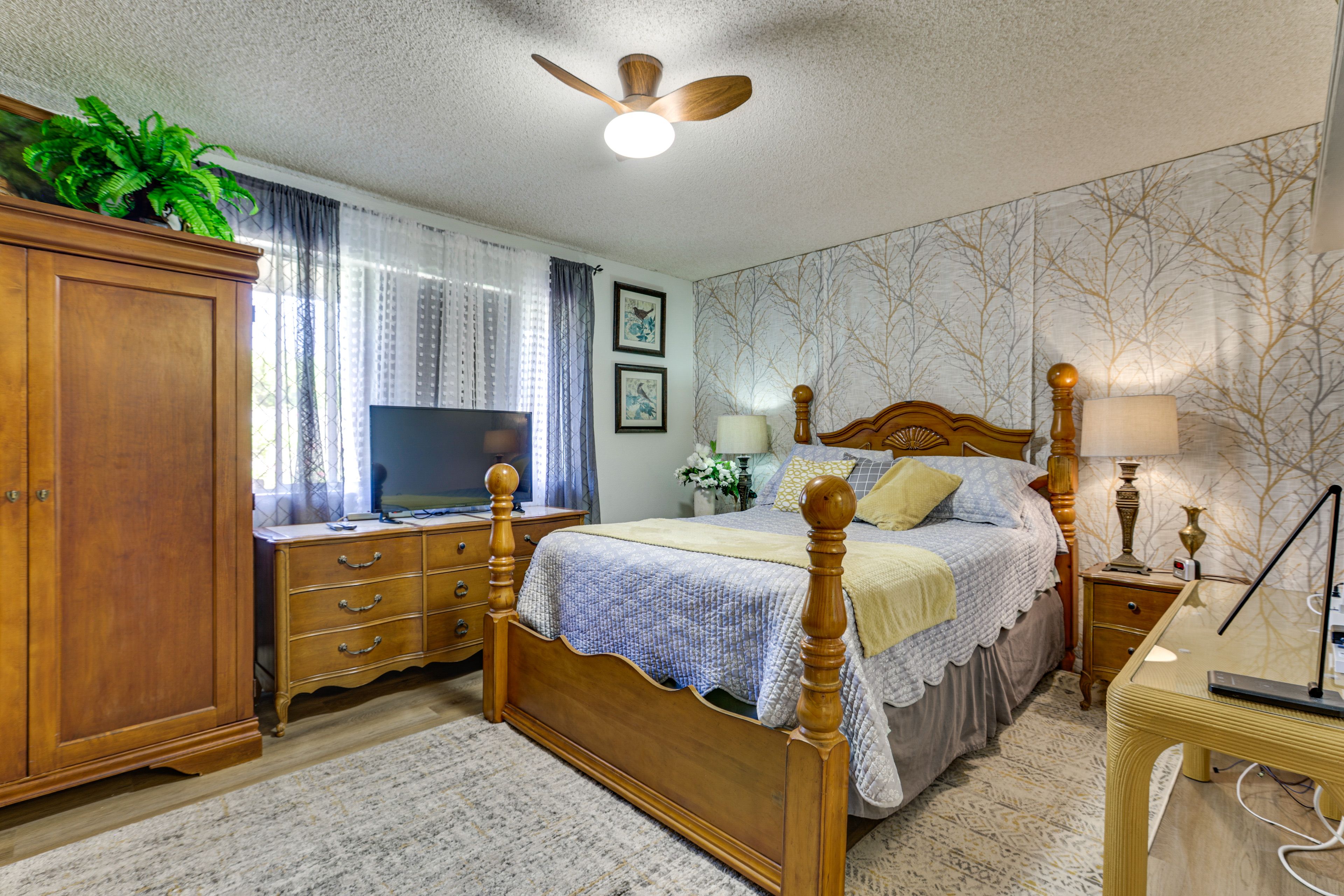 Bedroom 2 | Queen Bed