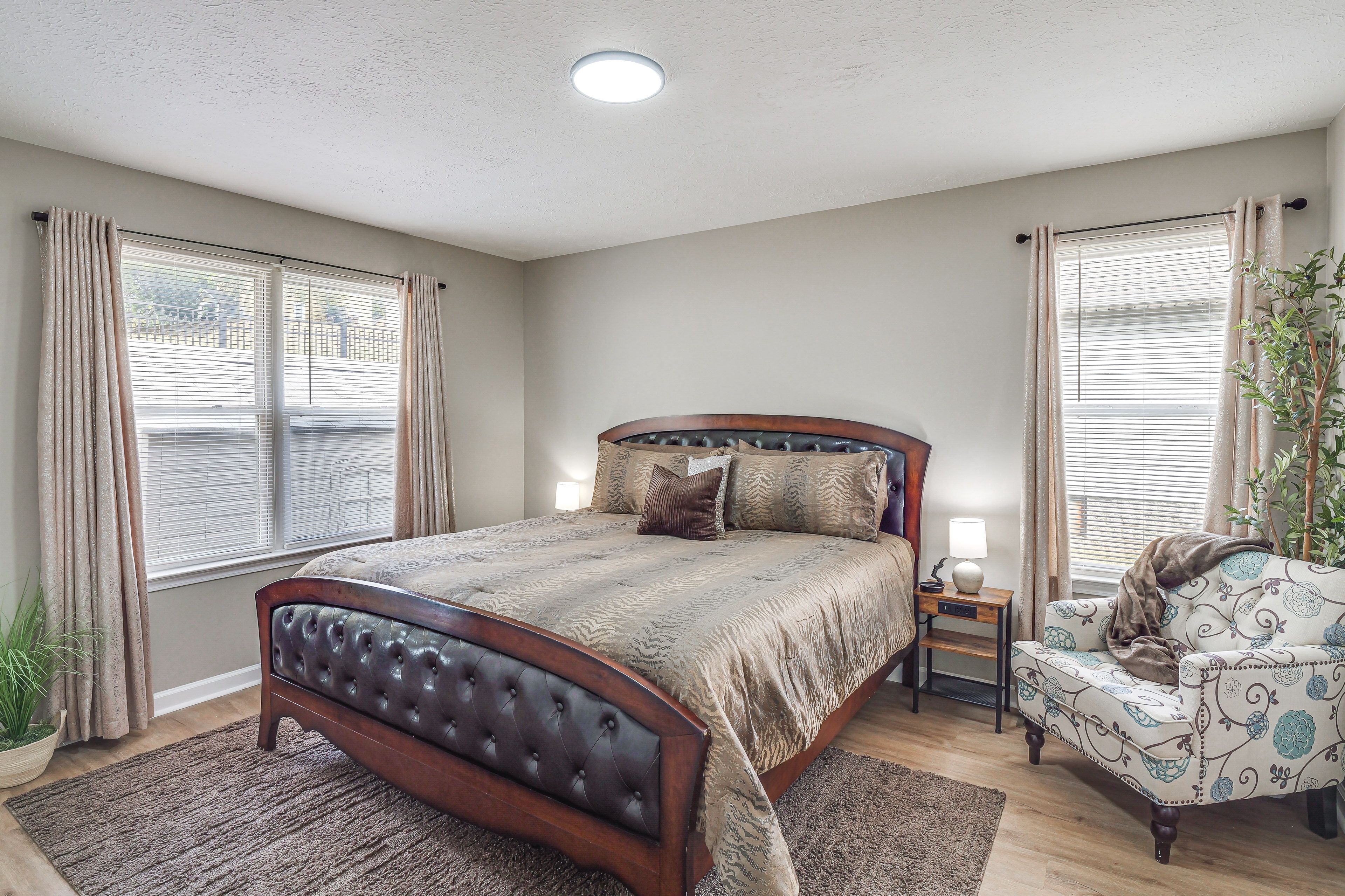 Bedroom 1 | King Bed
