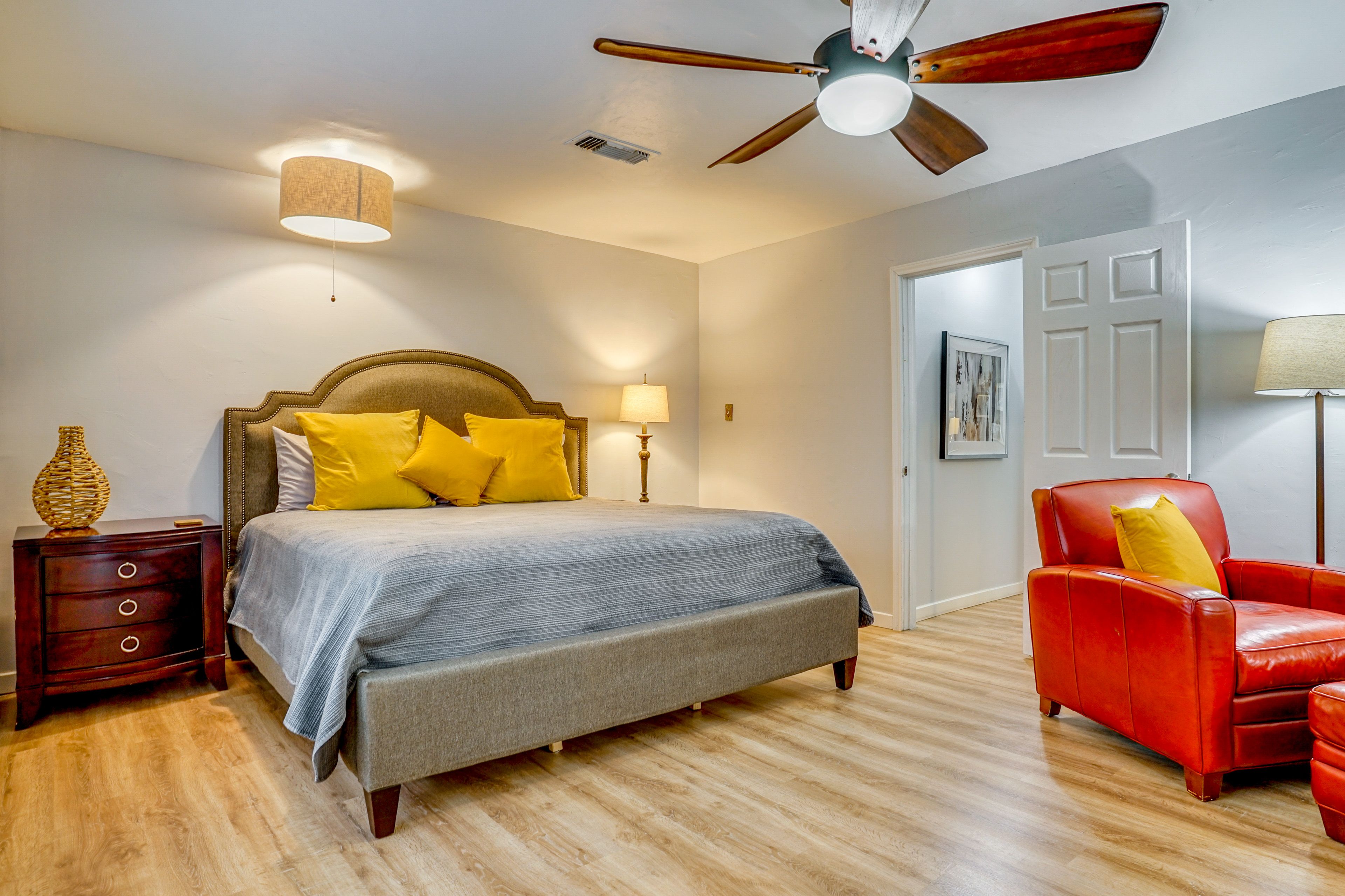 Bedroom 1 | King Bed