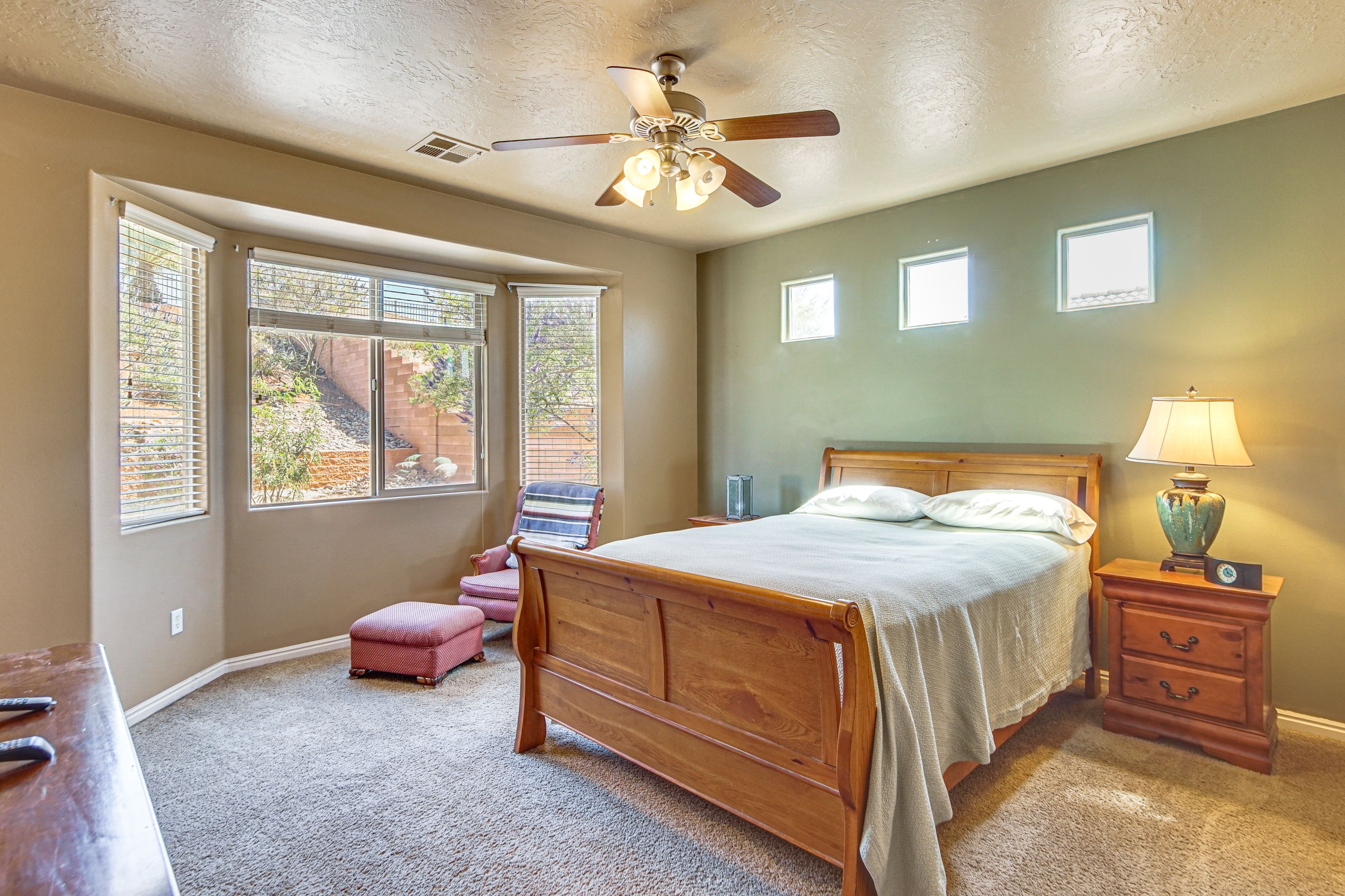 Bedroom 1 | Queen Bed