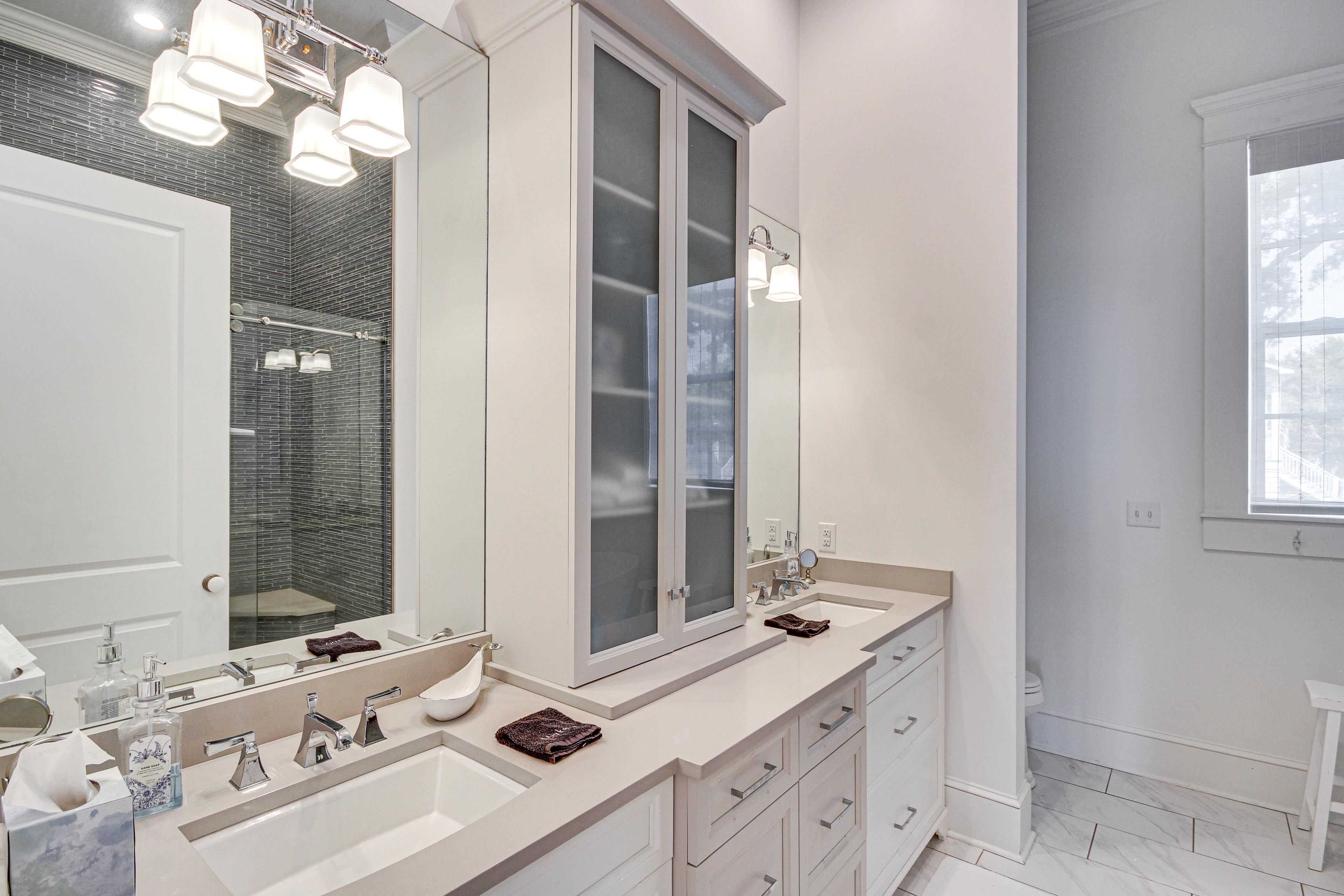 Full Bathroom | 1st Floor