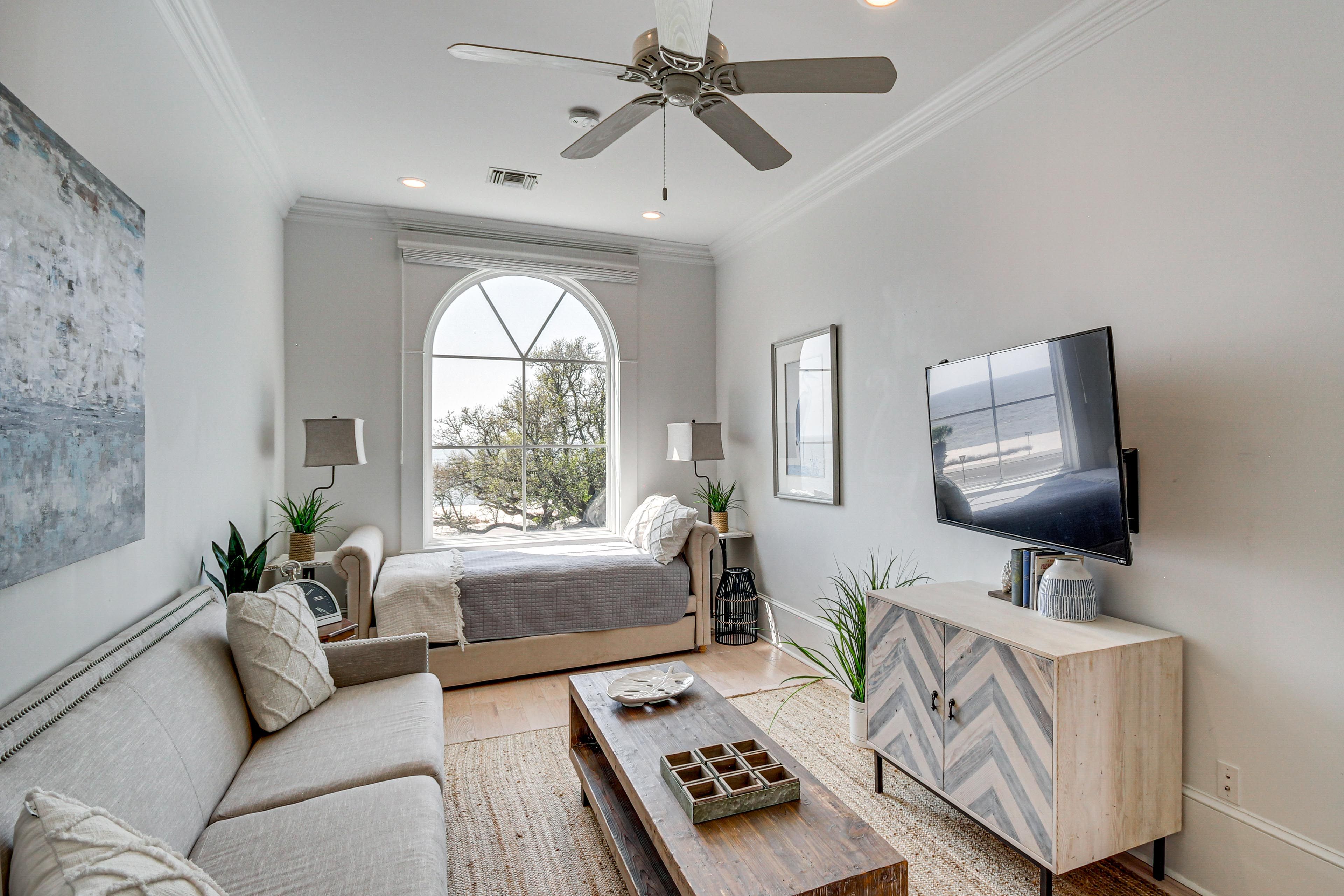Living Room | 2nd Floor | Twin Daybed w/ Twin Trundle
