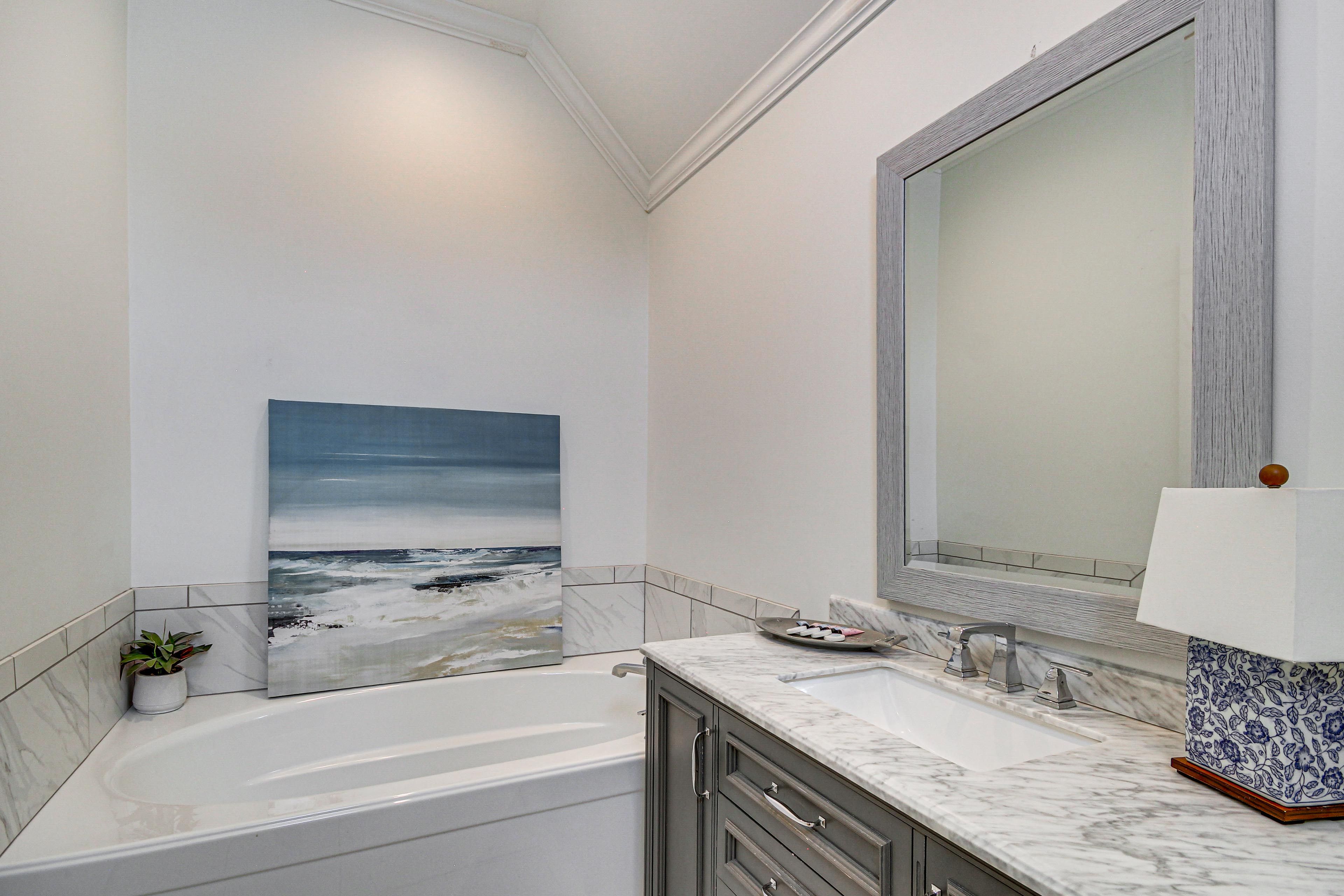 Full Bathroom | 2nd Floor