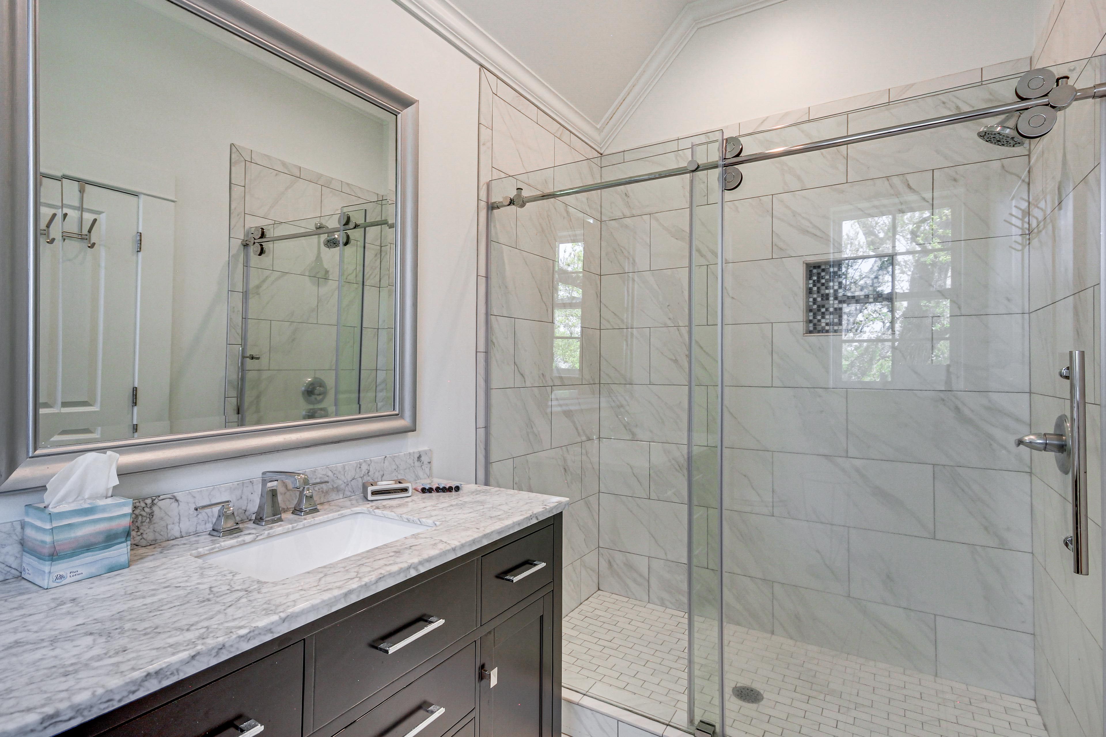 Full Bathroom | 2nd Floor