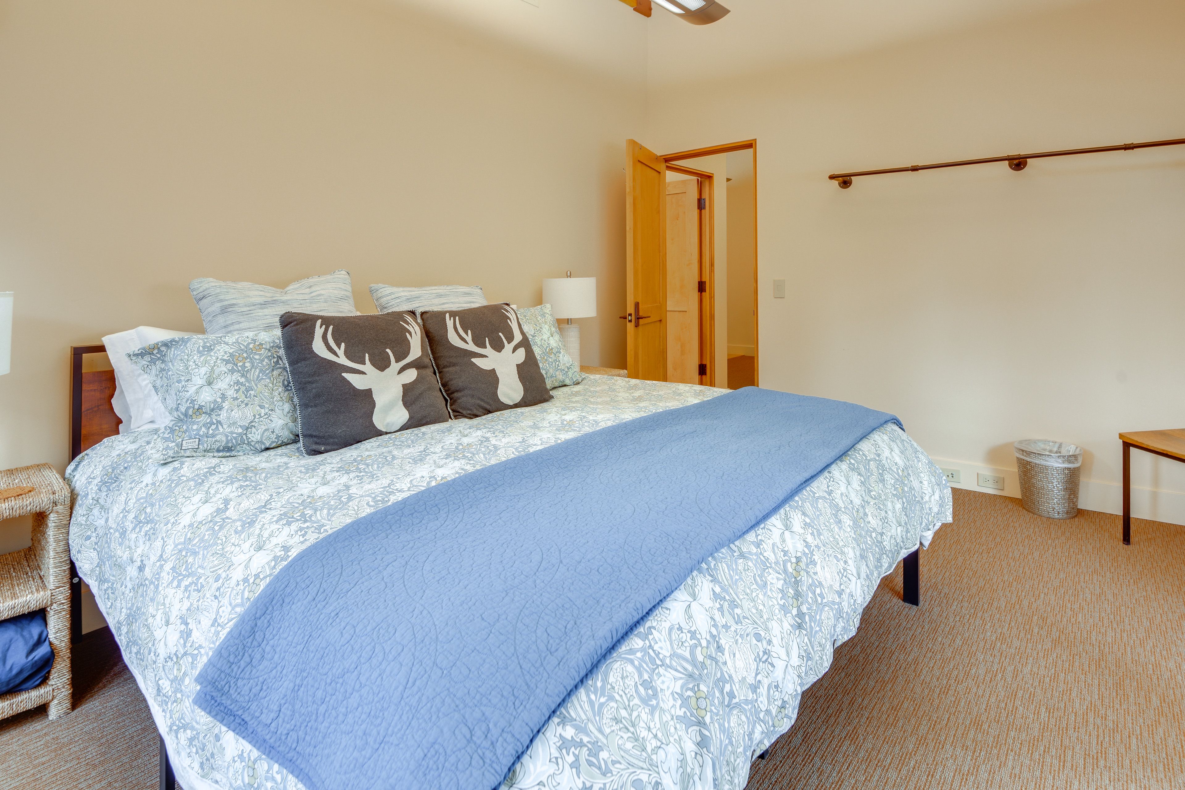 Bedroom 2 | Queen Bed