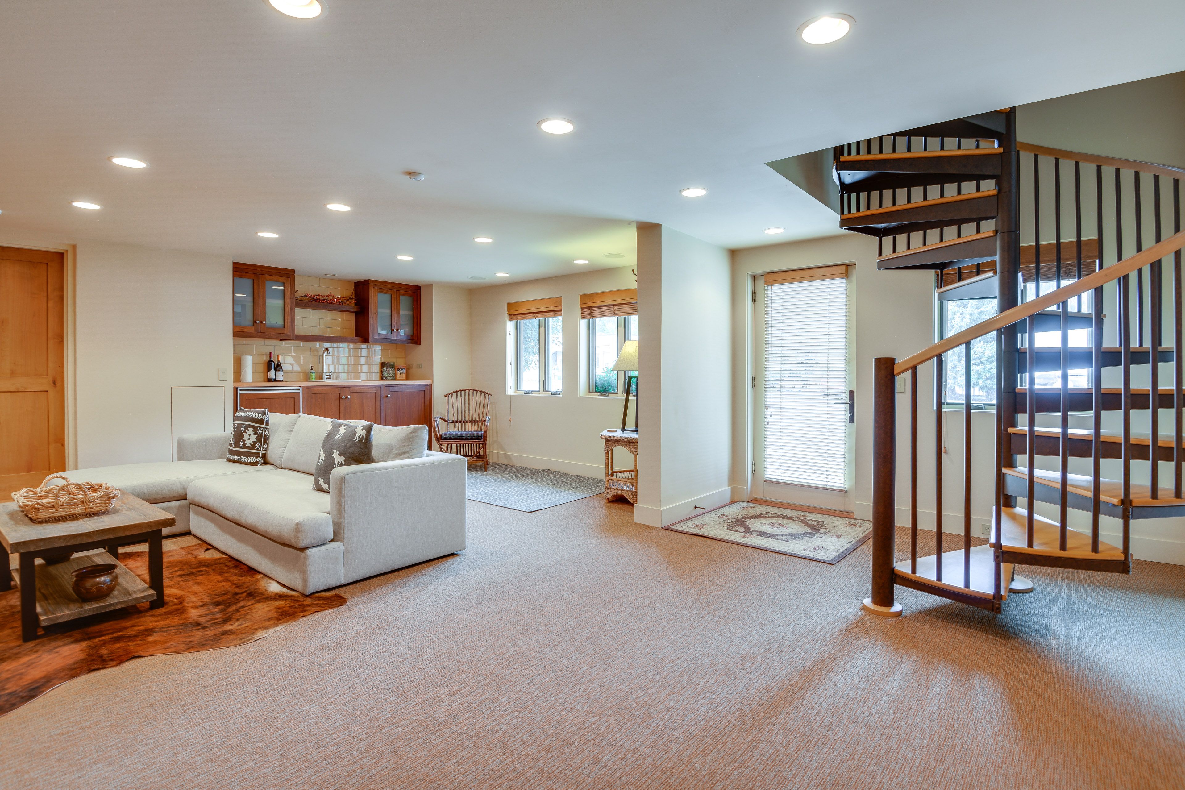 Lounge | Lower Level