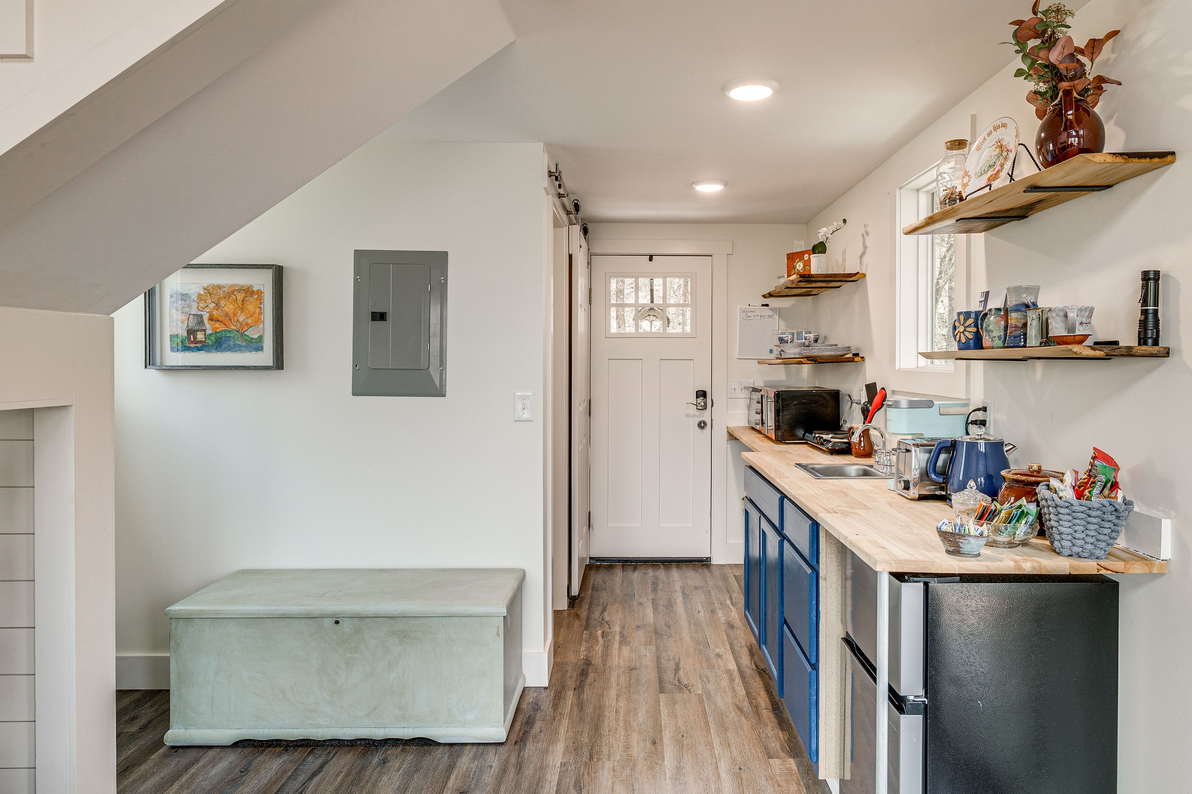 Kitchenette | Keurig Coffee Maker