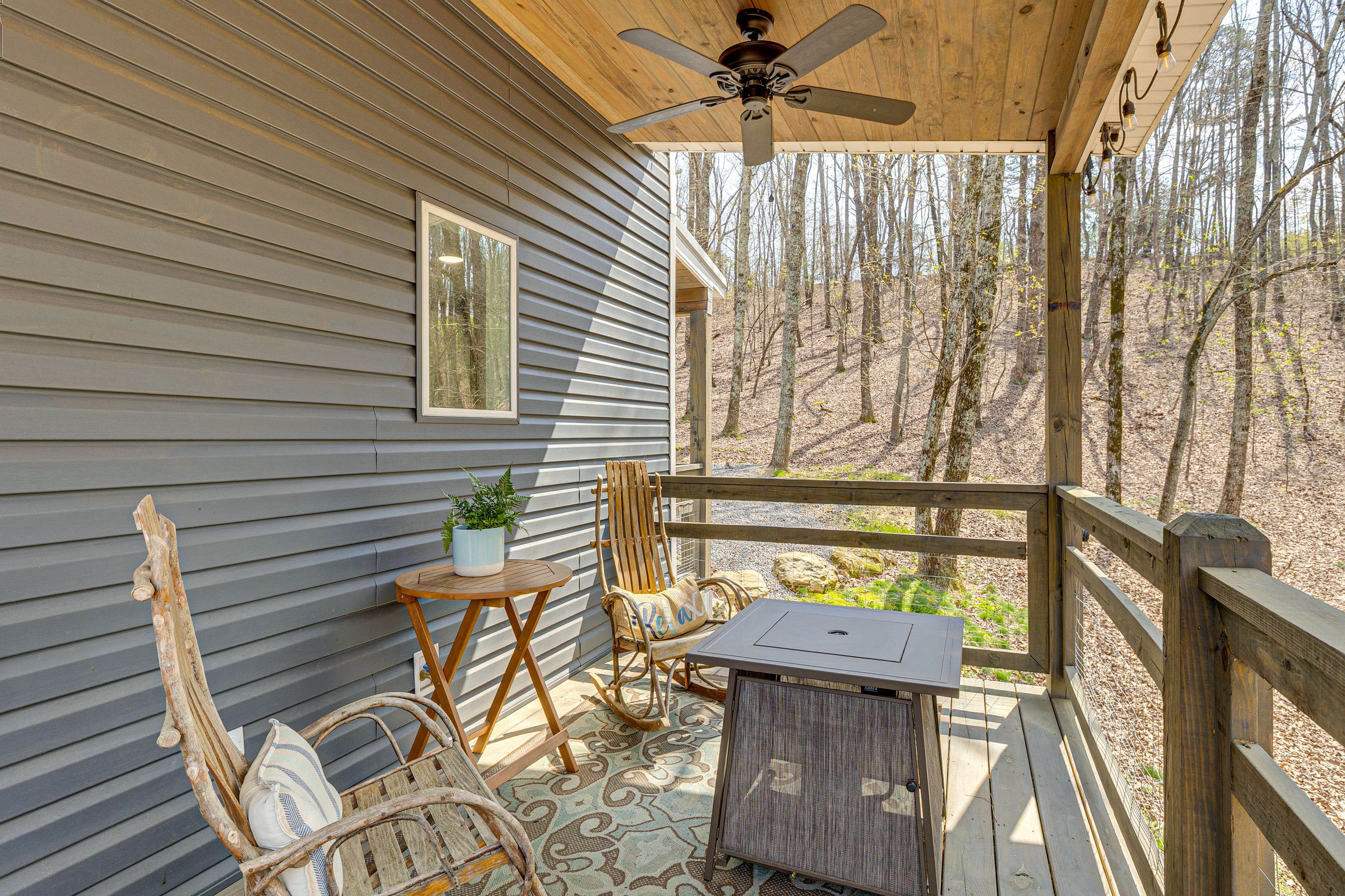 Private Deck | Fire Pit