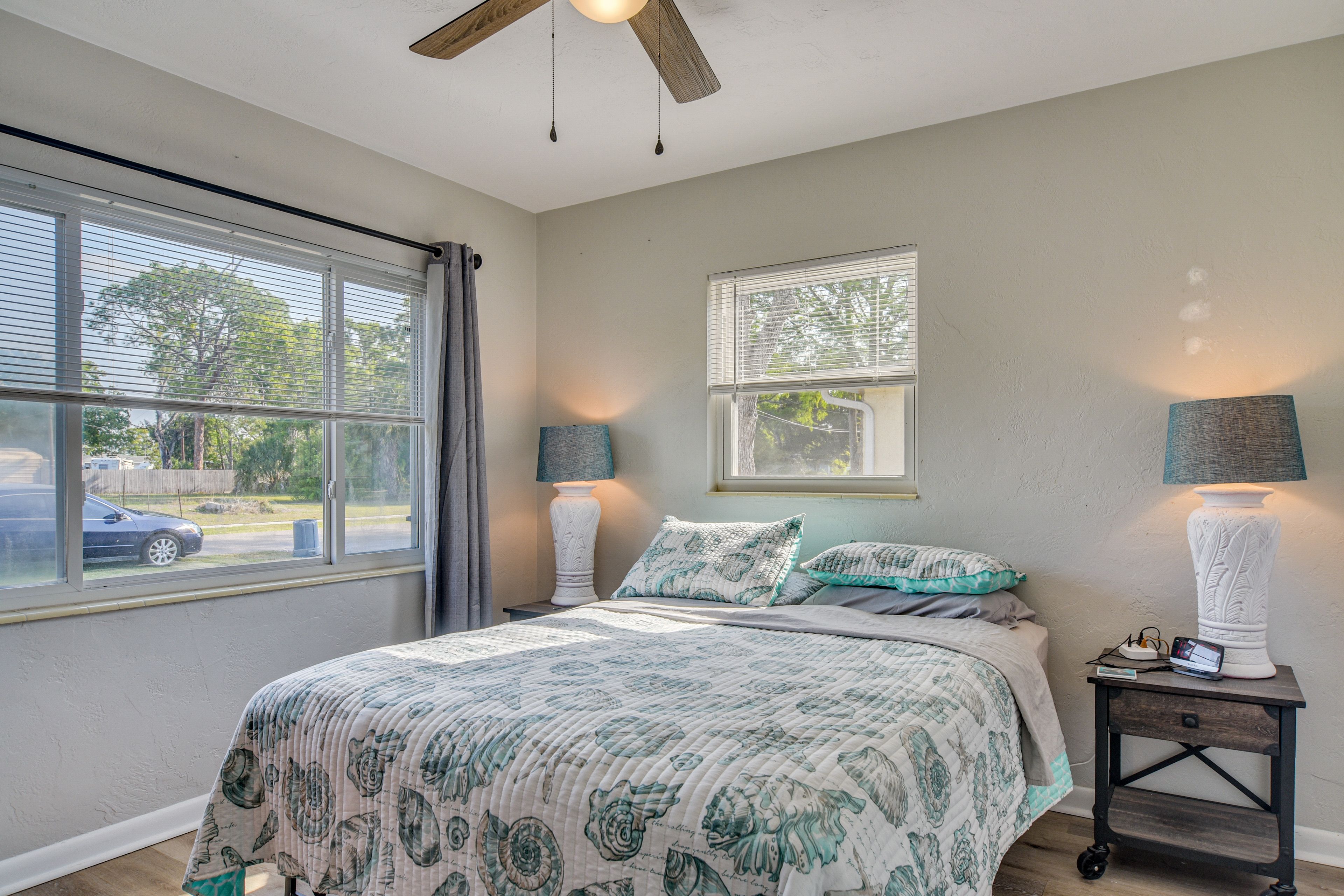 Bedroom 1 | Queen Bed