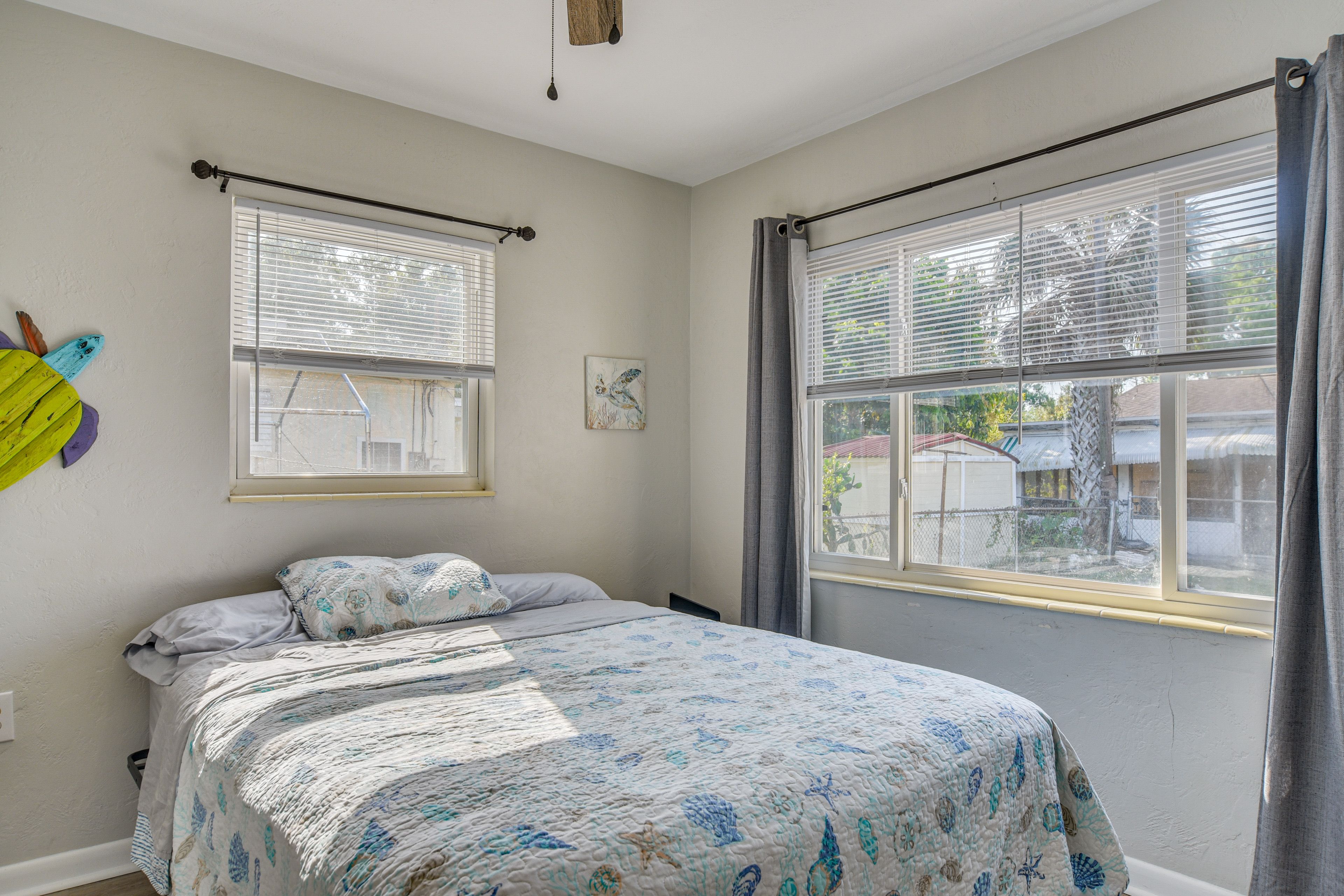 Bedroom 2 | Queen Bed